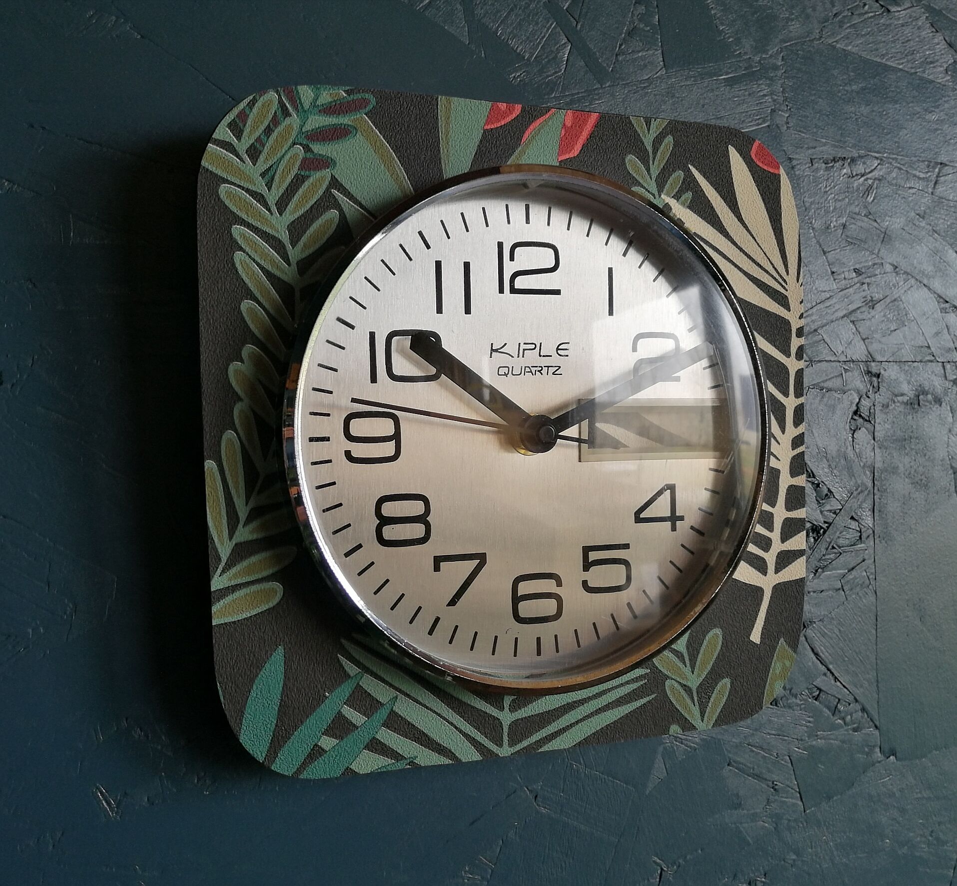Vintage formica square silent wall clock "Kiplé black green red"