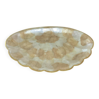 Mother-of-pearl shell-shaped tray