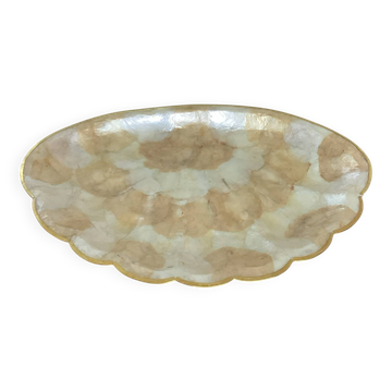 Mother-of-pearl shell-shaped tray