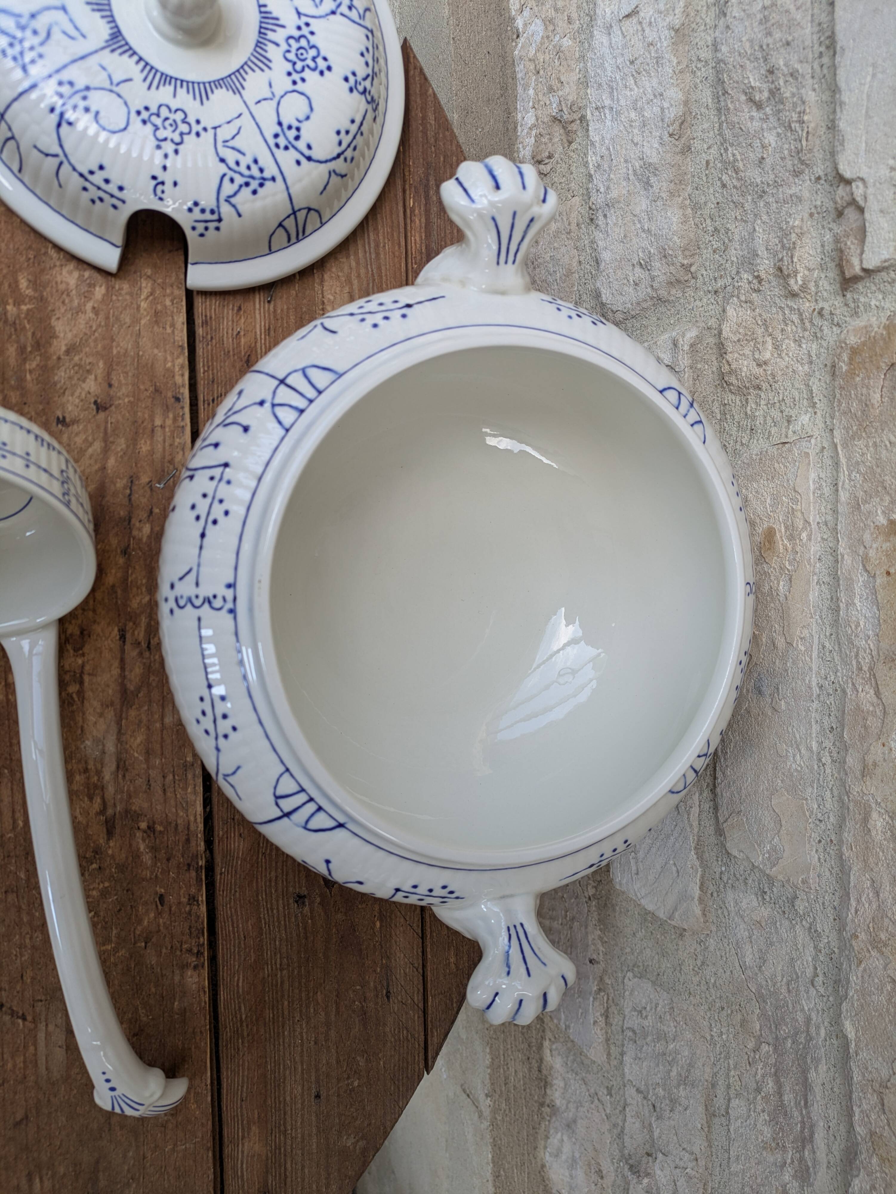 Soup tureen with lid and ladle Boch la Louvière model Copenhagen