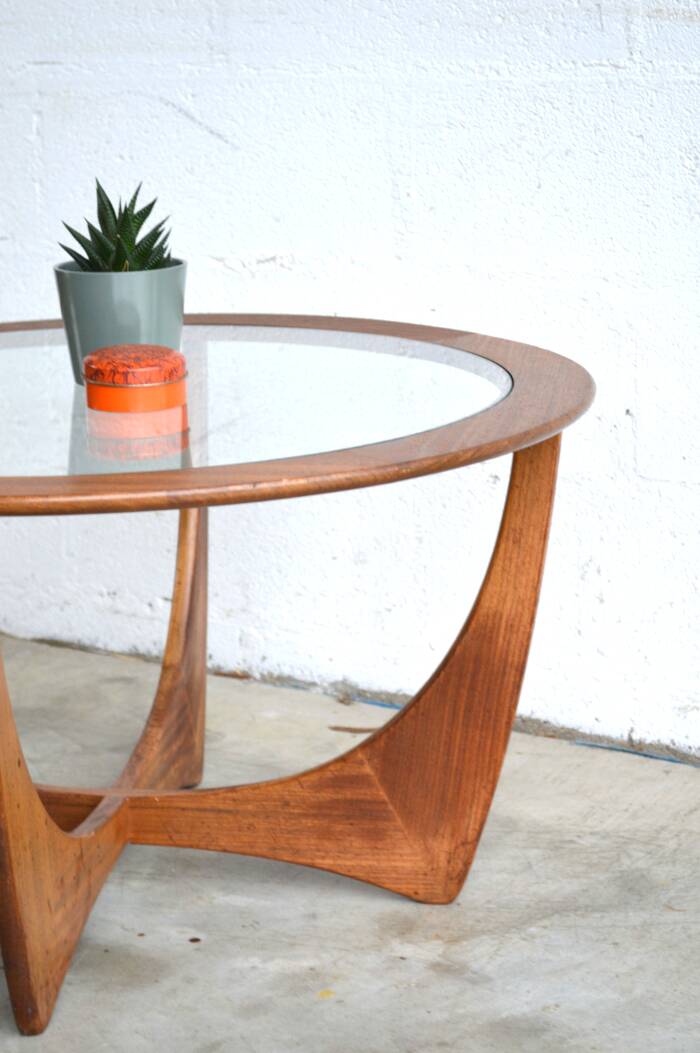 Round coffee table by Victor Wilkins * D84 cm
