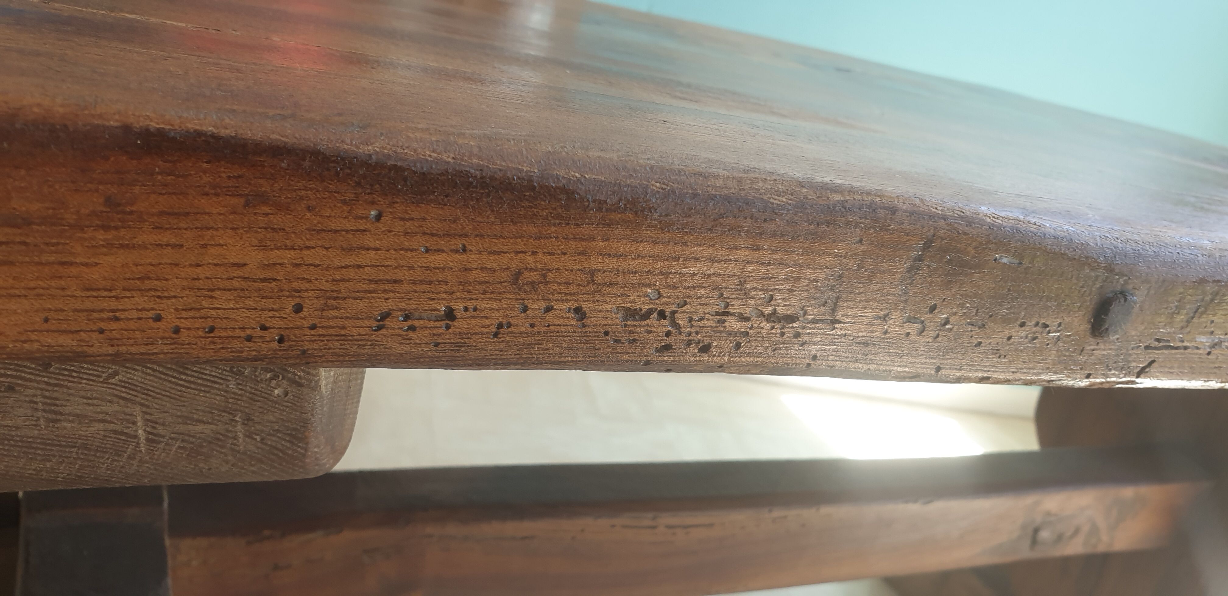 Table basse de monastère