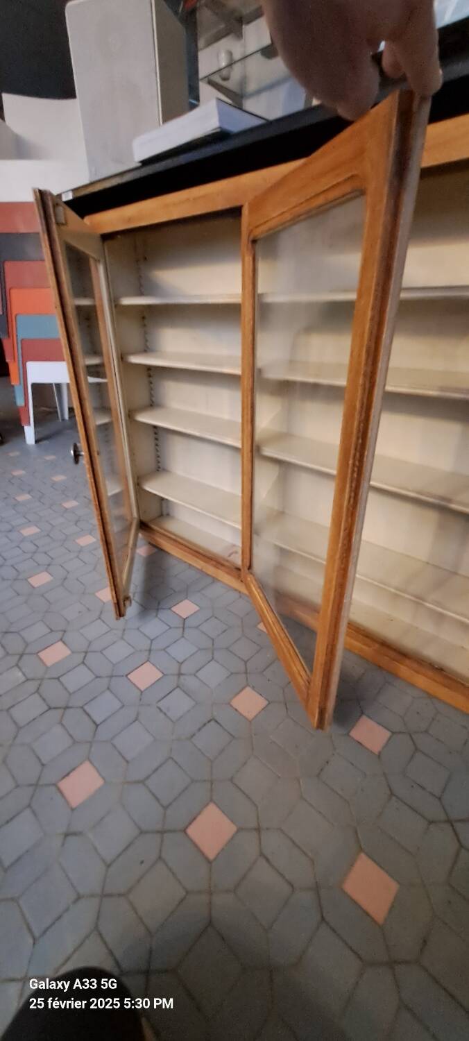Wall display cabinet shelf