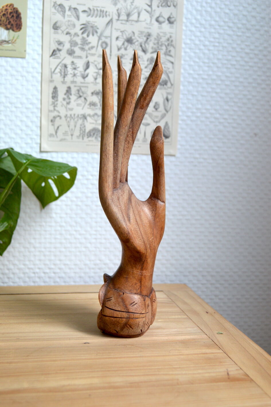 Hand of Buddha baguier carved wood