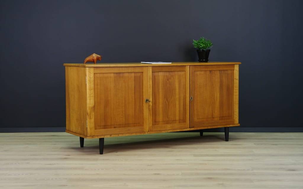 Buffet en chêne, design danois, années 60, production : Danemark