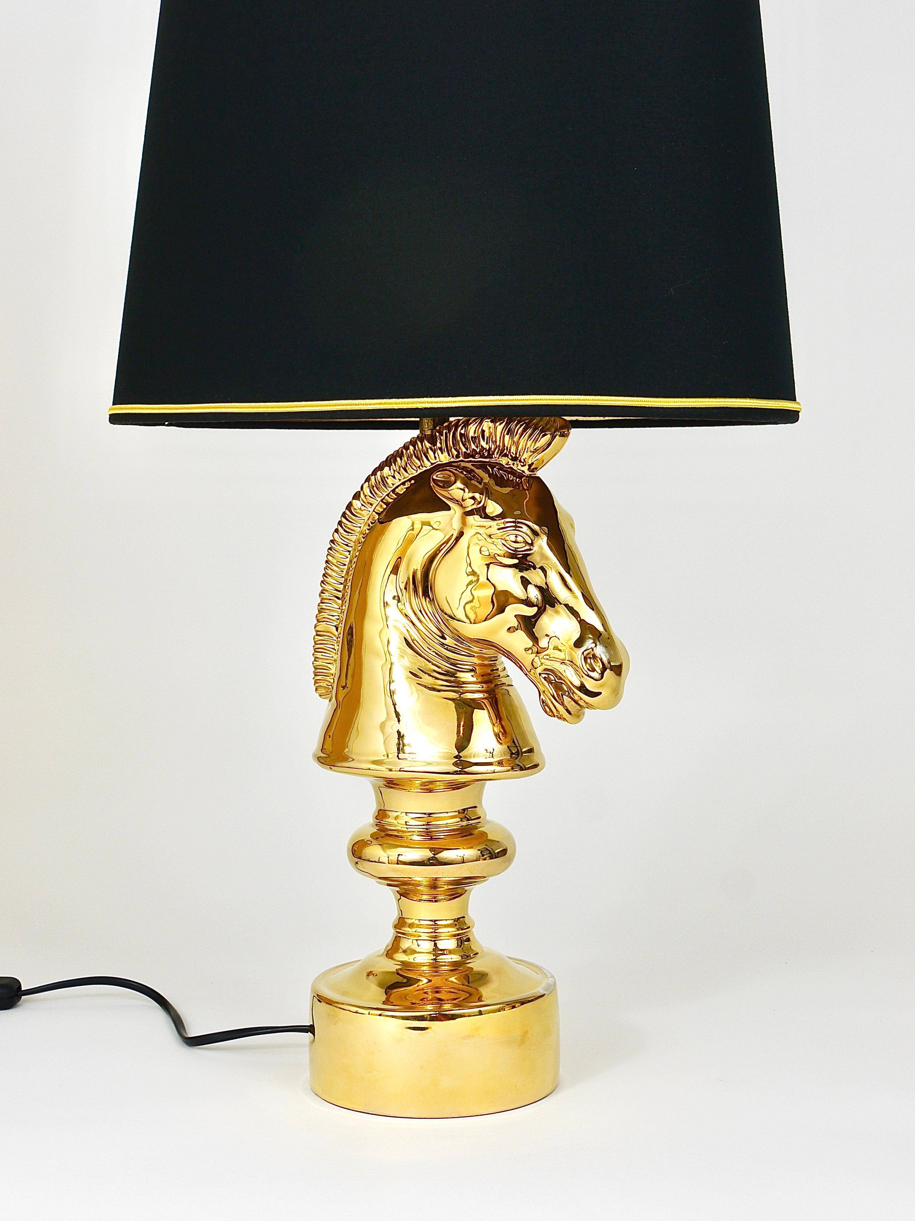 Sculptural Hollywood Regency table lamp in the shape of a horse from the 1970s.