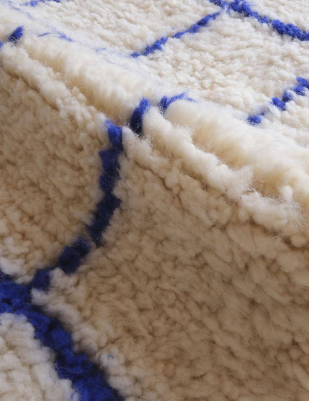 Contemporary Blue Rug - 264 x 180 cm