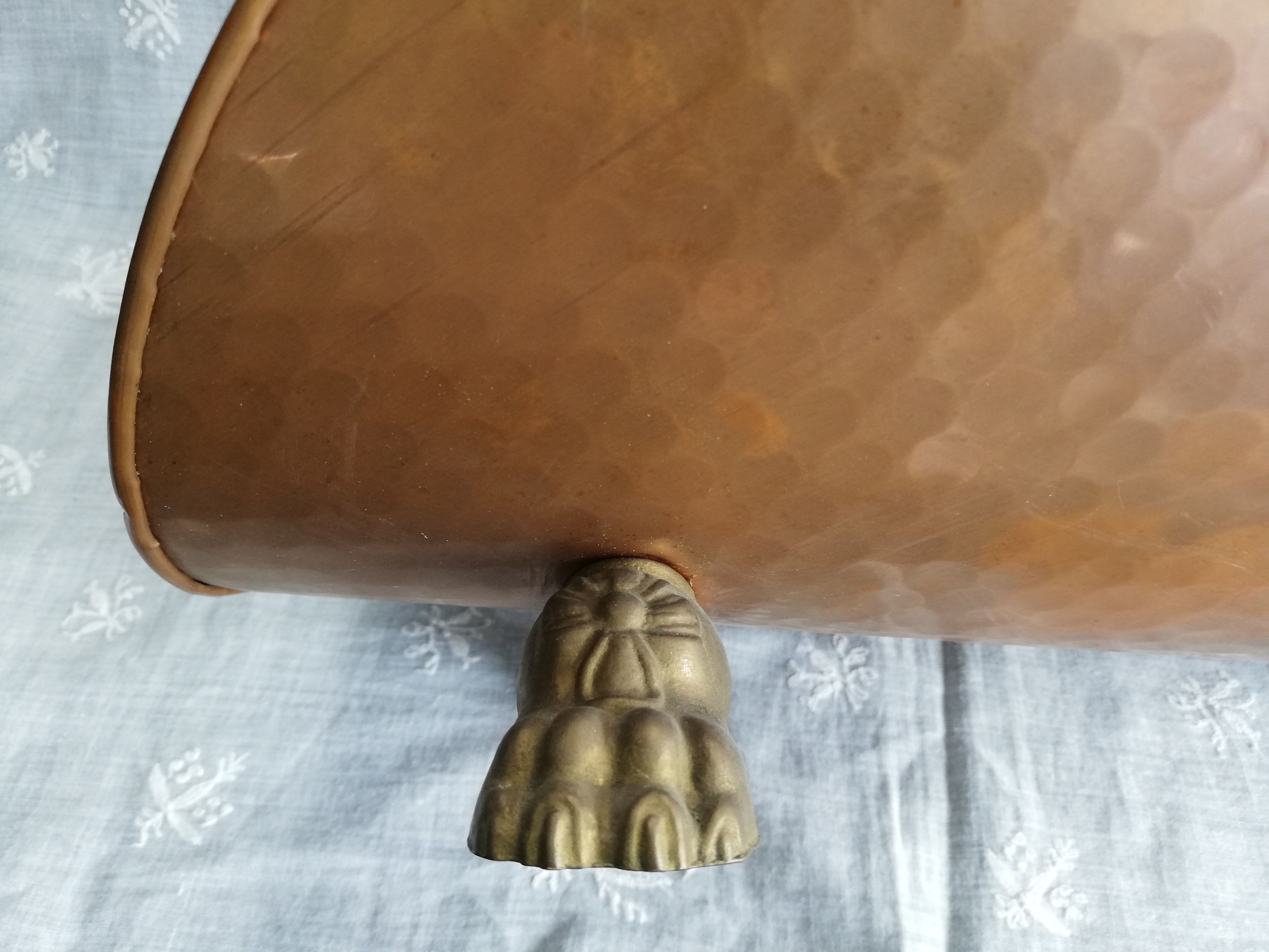 Copper log holder and laison