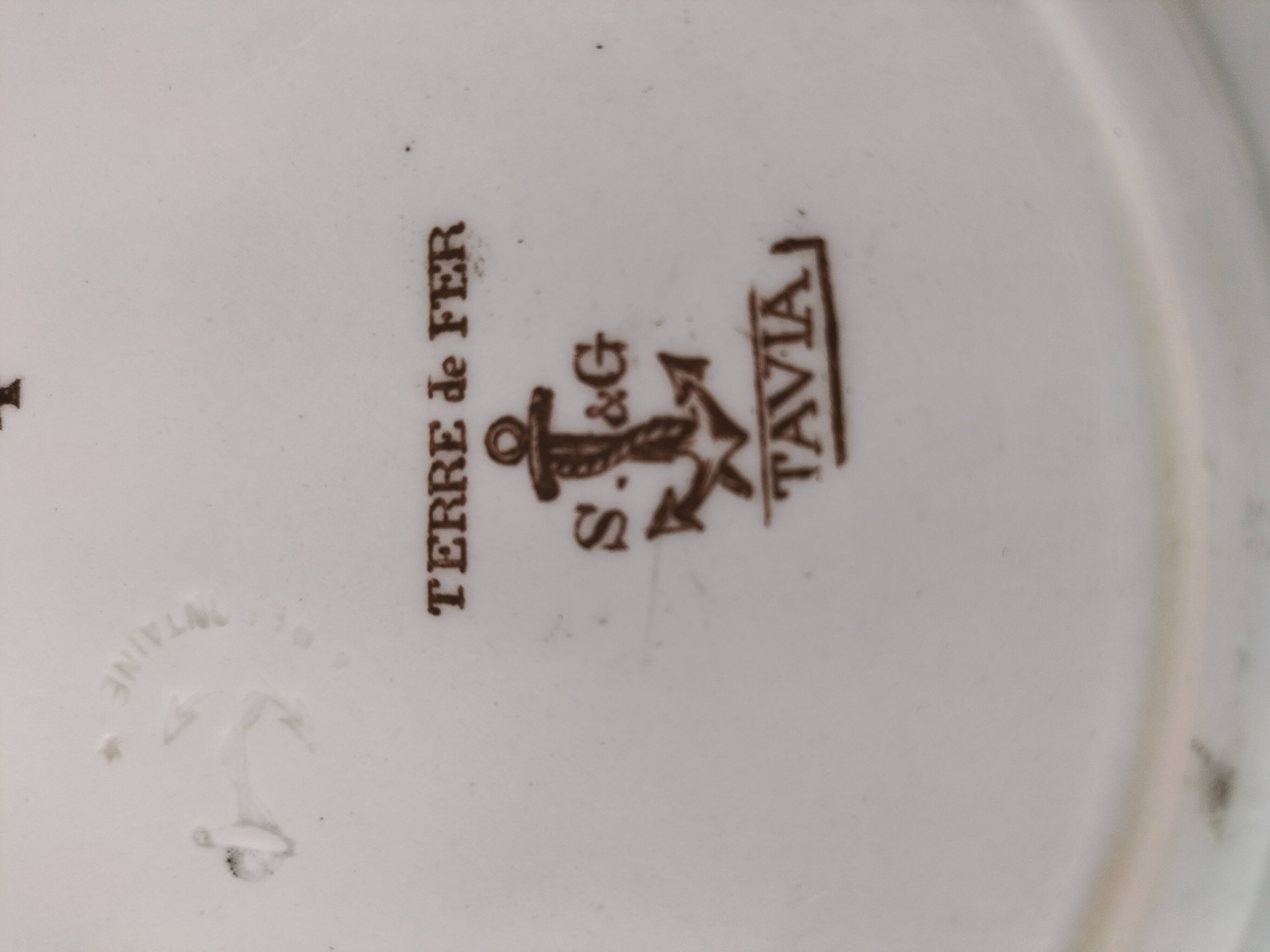 Sanejouand & Graves Clairefontaine plate, polychrome Tavia decoration