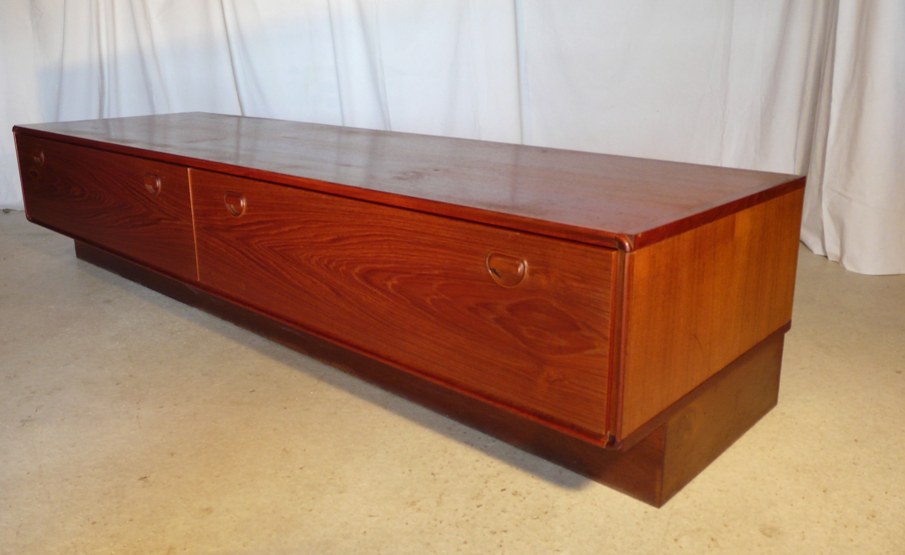 Scandinavian teak bass row