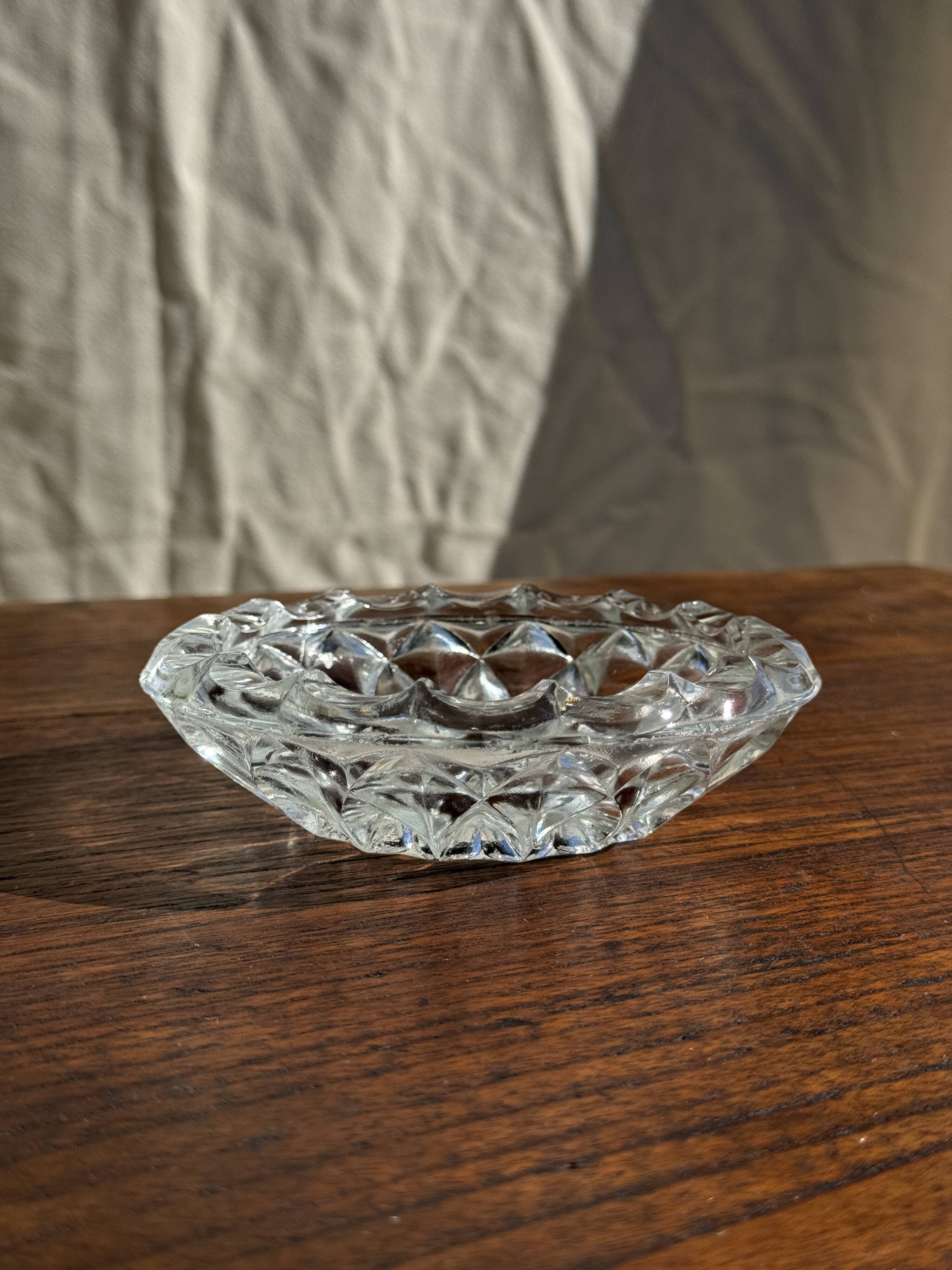 Cendrier en verre classique rosace D13