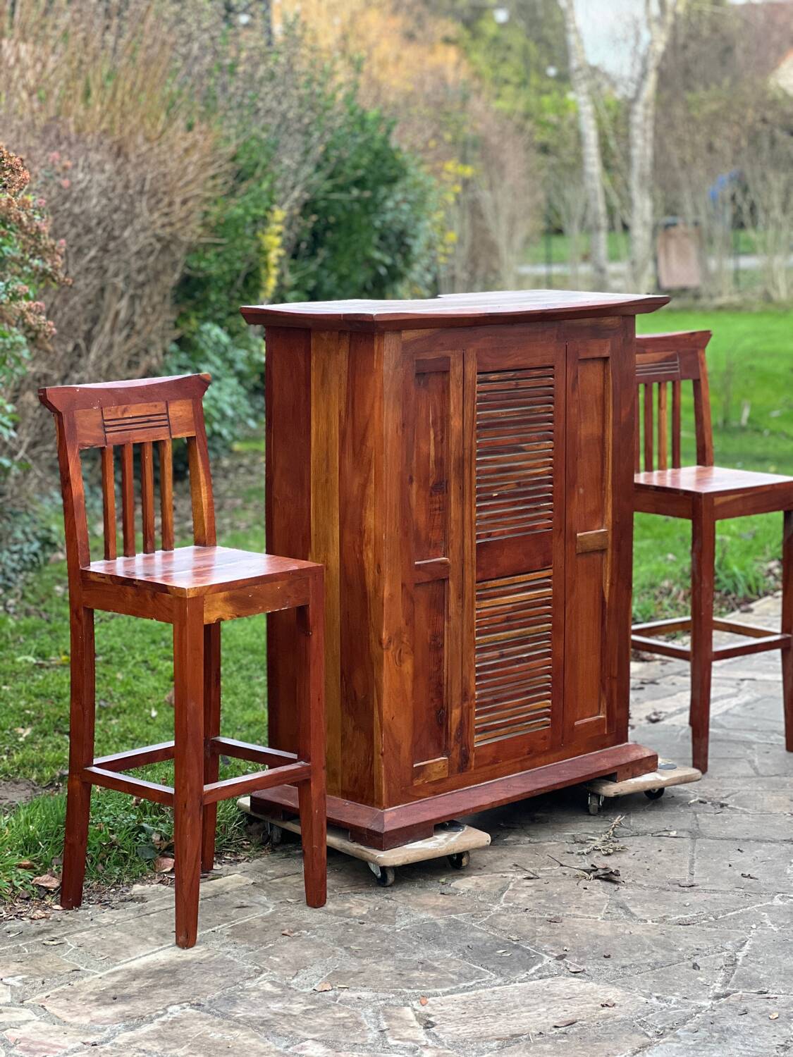Solid wood bar counter