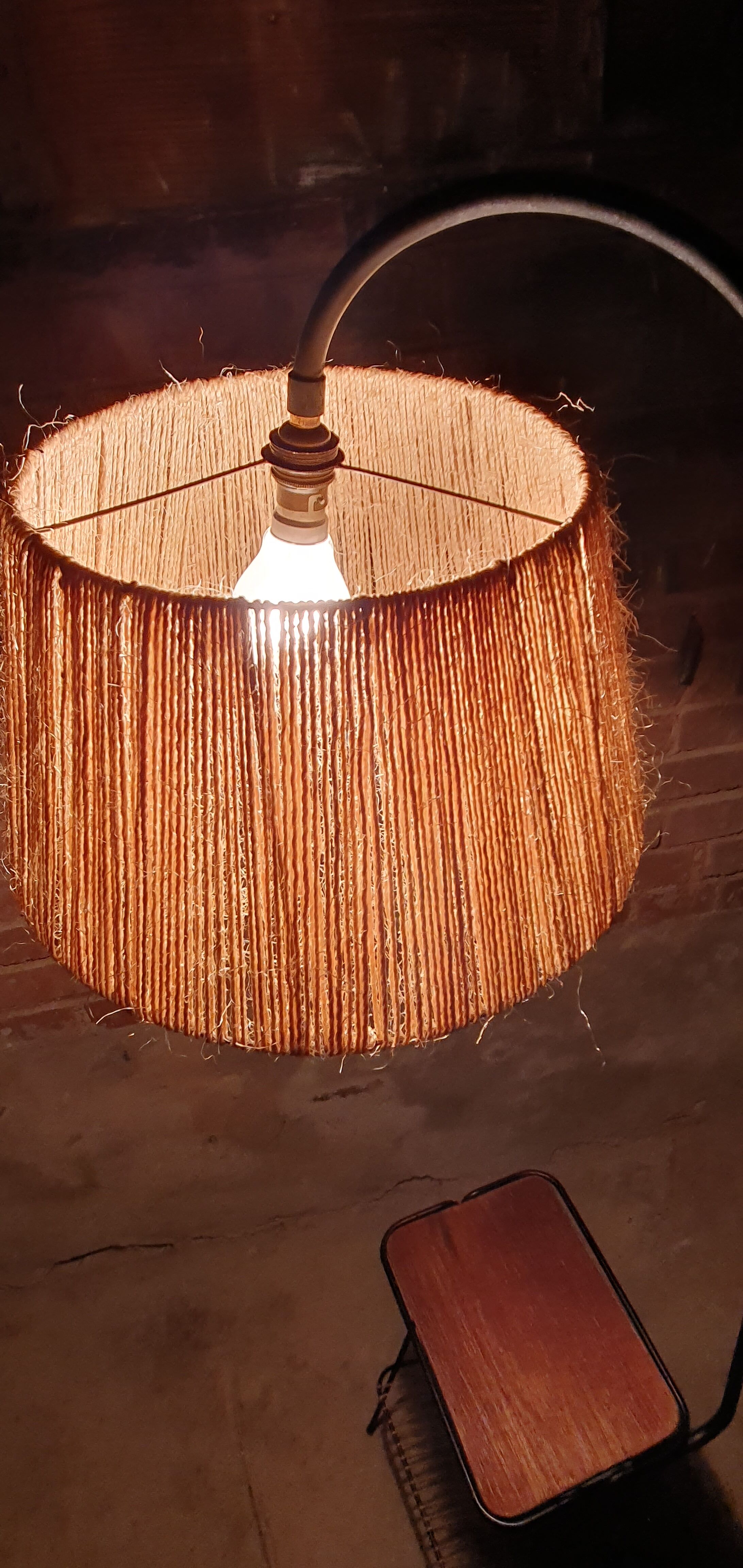 Lampadaire cordage vintage porte revue