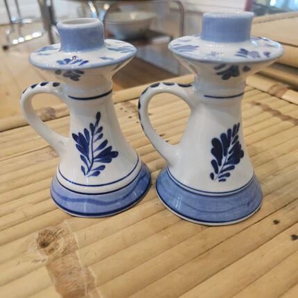 2 bougeoirs vintage en faïence bleue de Delft à anses - décor moulin