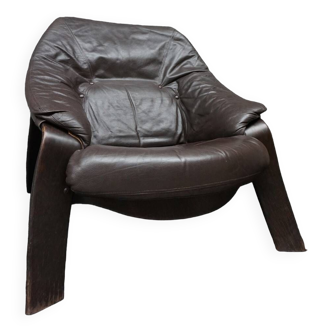 Fauteuil lounge bas brutaliste en cuir marron, Norvège 1970