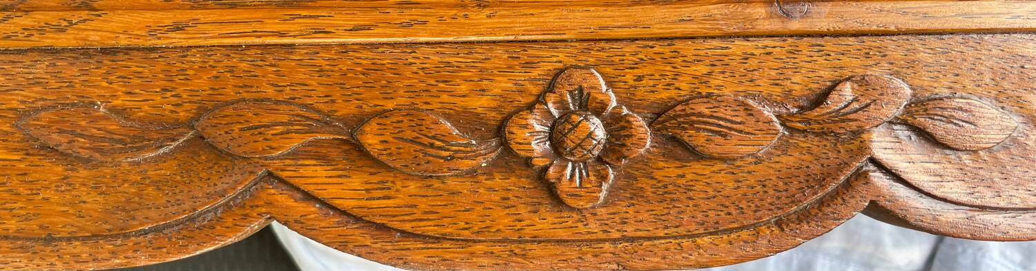 Early 20th-century display cabinet.