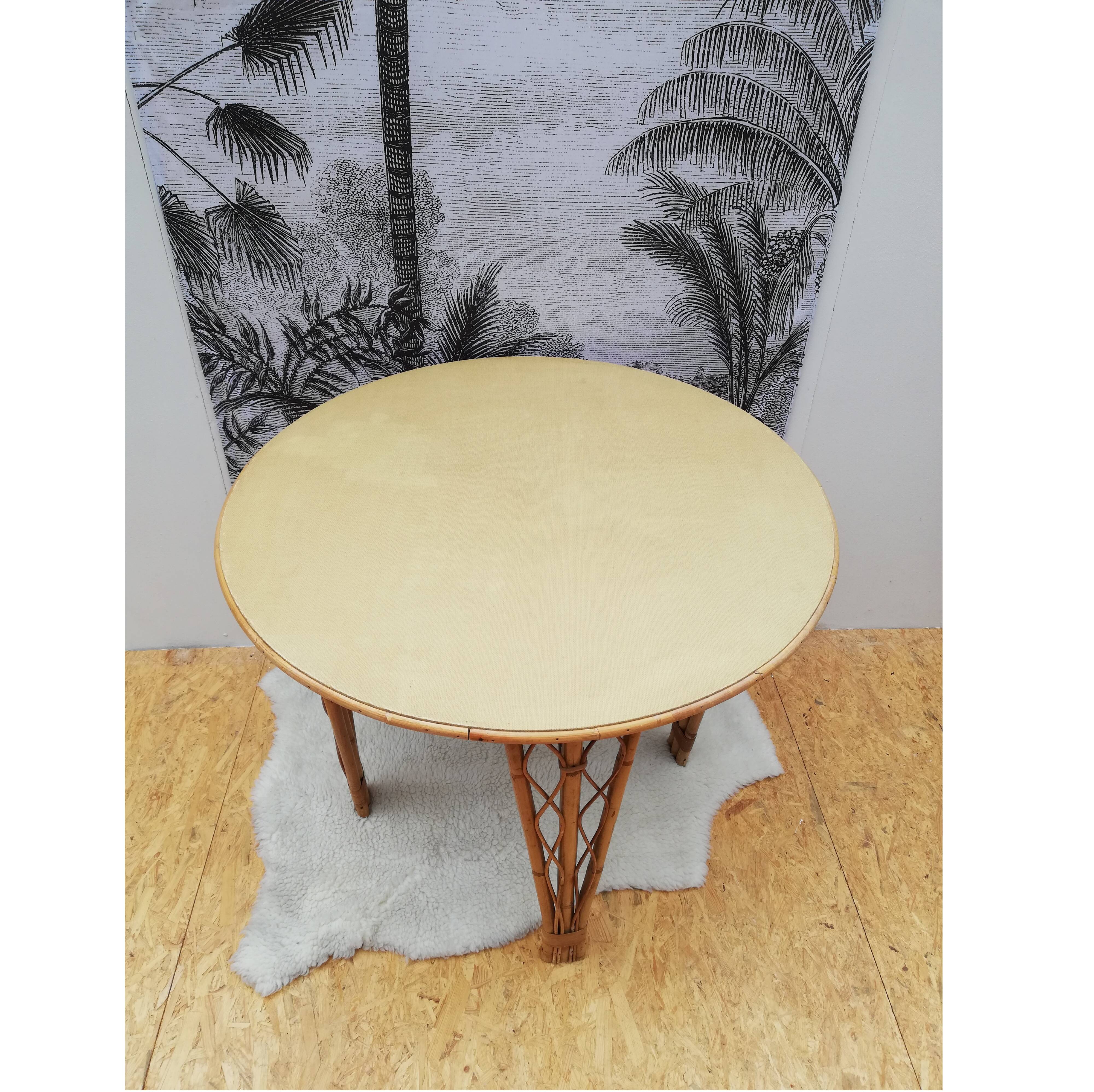 Round table rattan