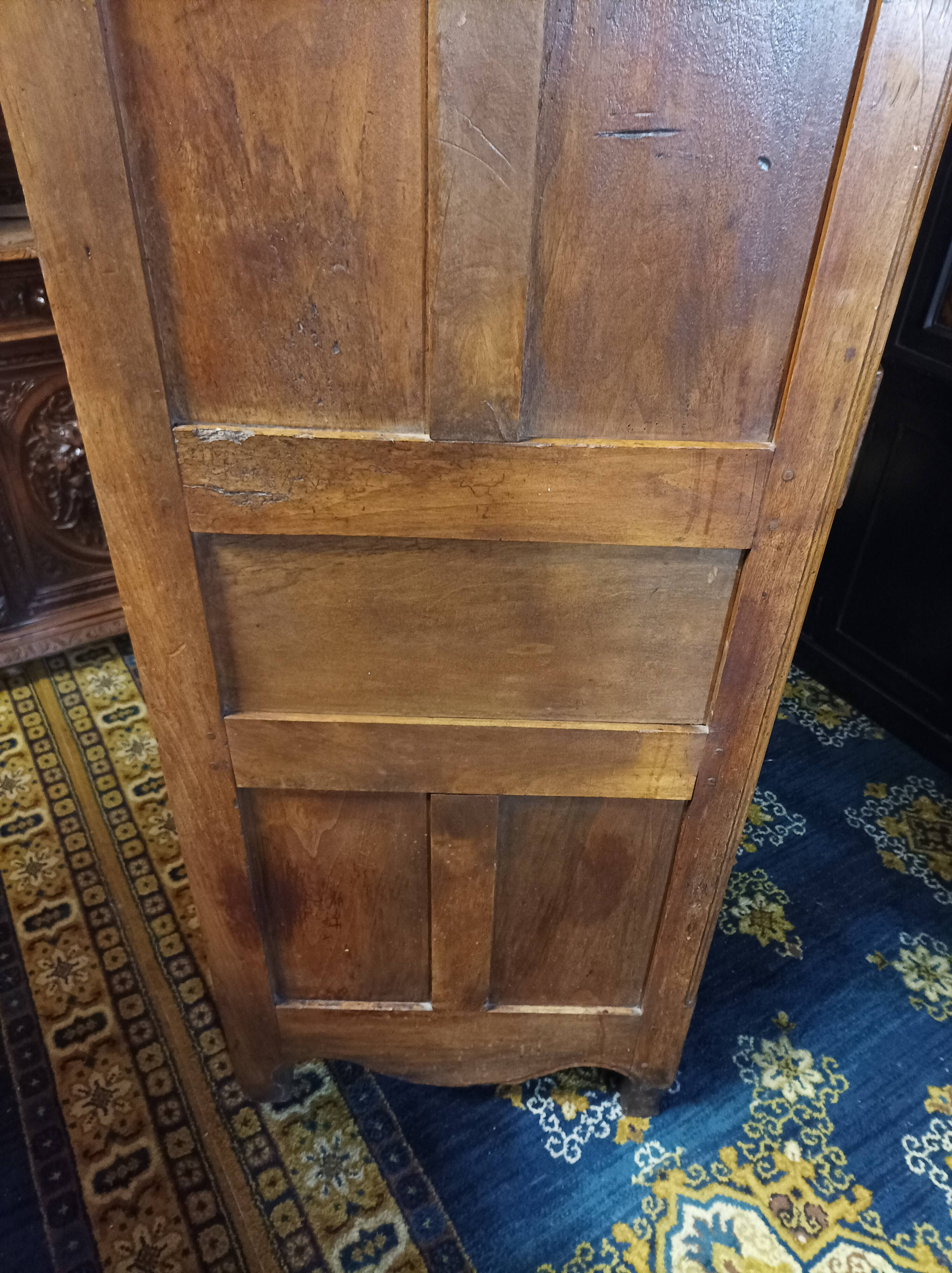 Louis XV standing man in walnut