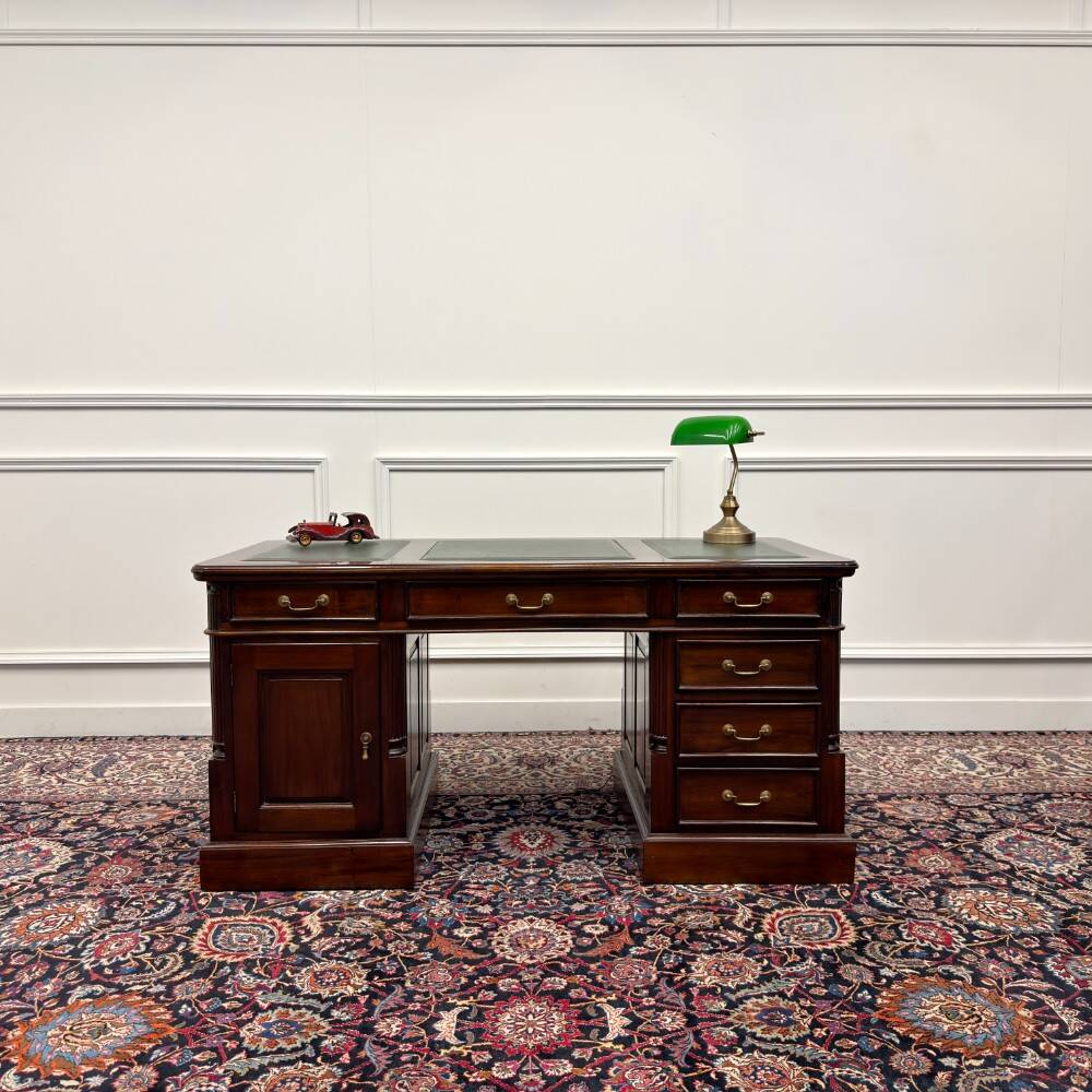 Bureau classique anglais avec cuir vert
