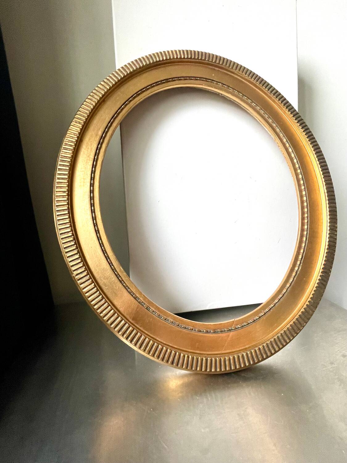 Large antique oval frame gilded wood 46  cm x 40 cm