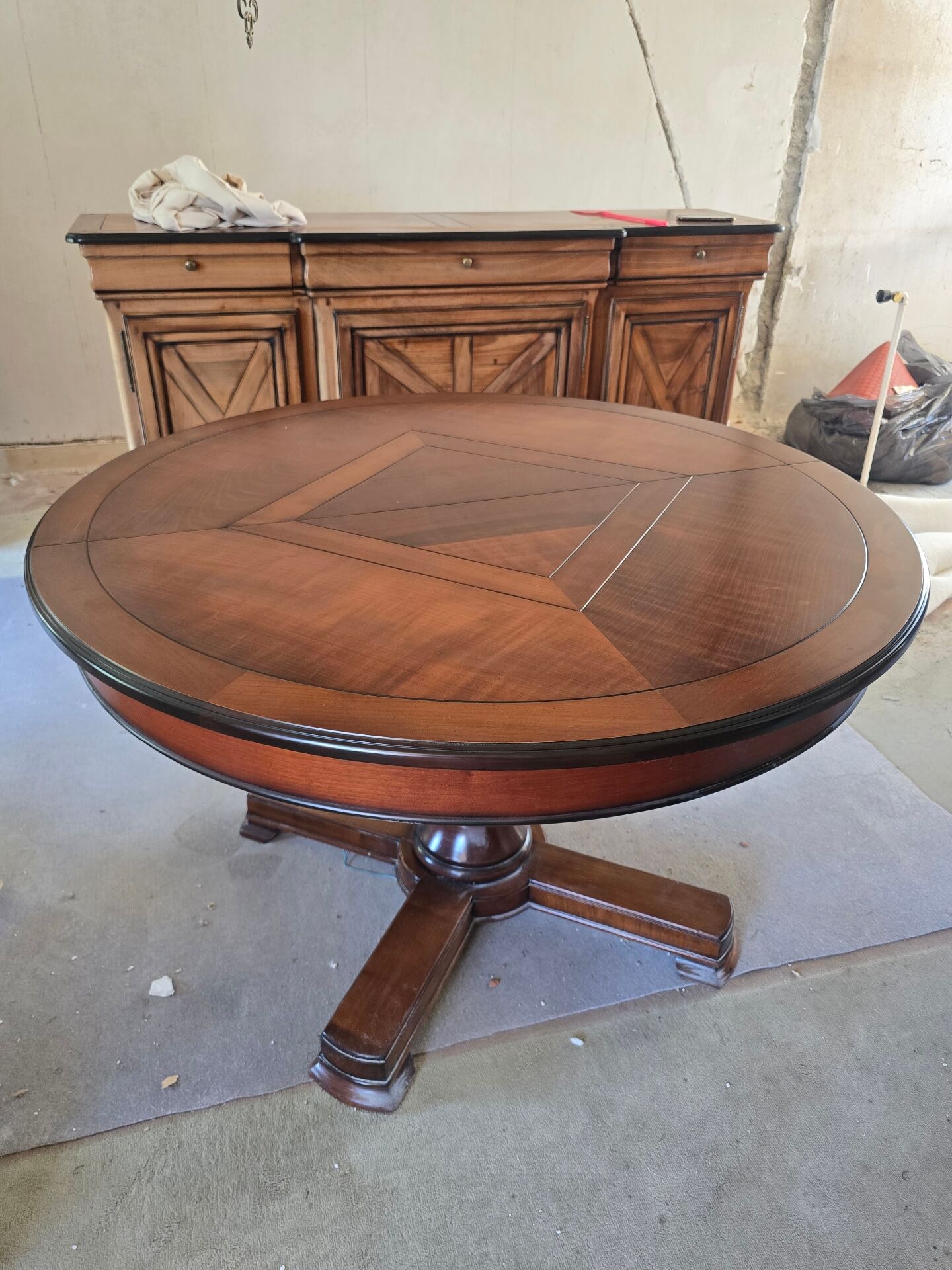 Round dining table in Directoire style – Ø 120 cm