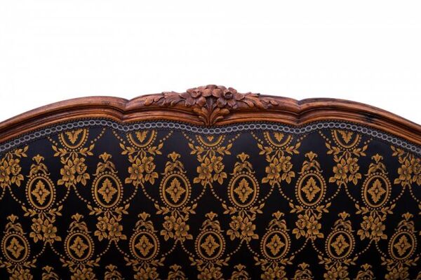 Petit canapé ancien de la fin du XIXe siècle, France. Après restauration.