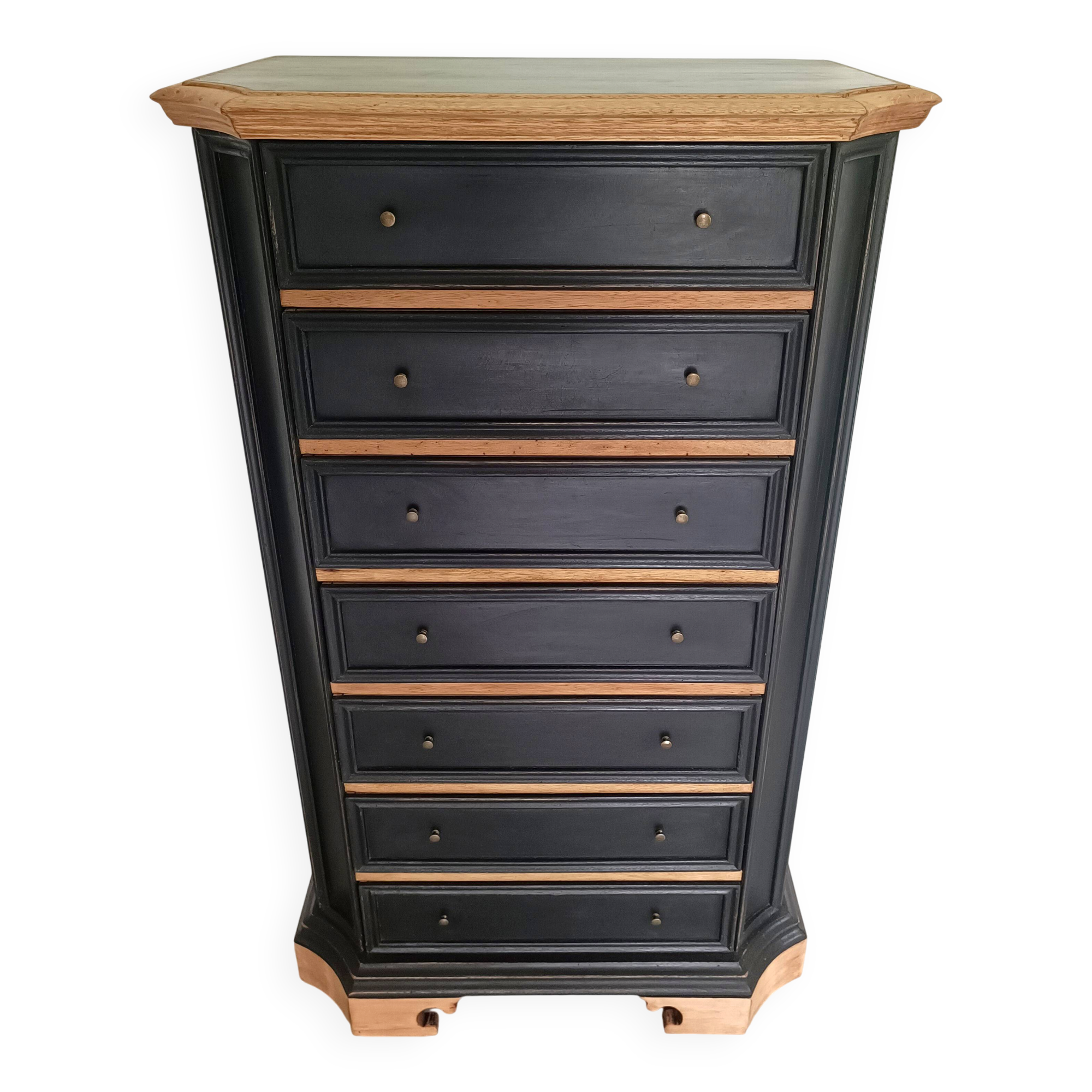 Seven-drawer chest of solid wood