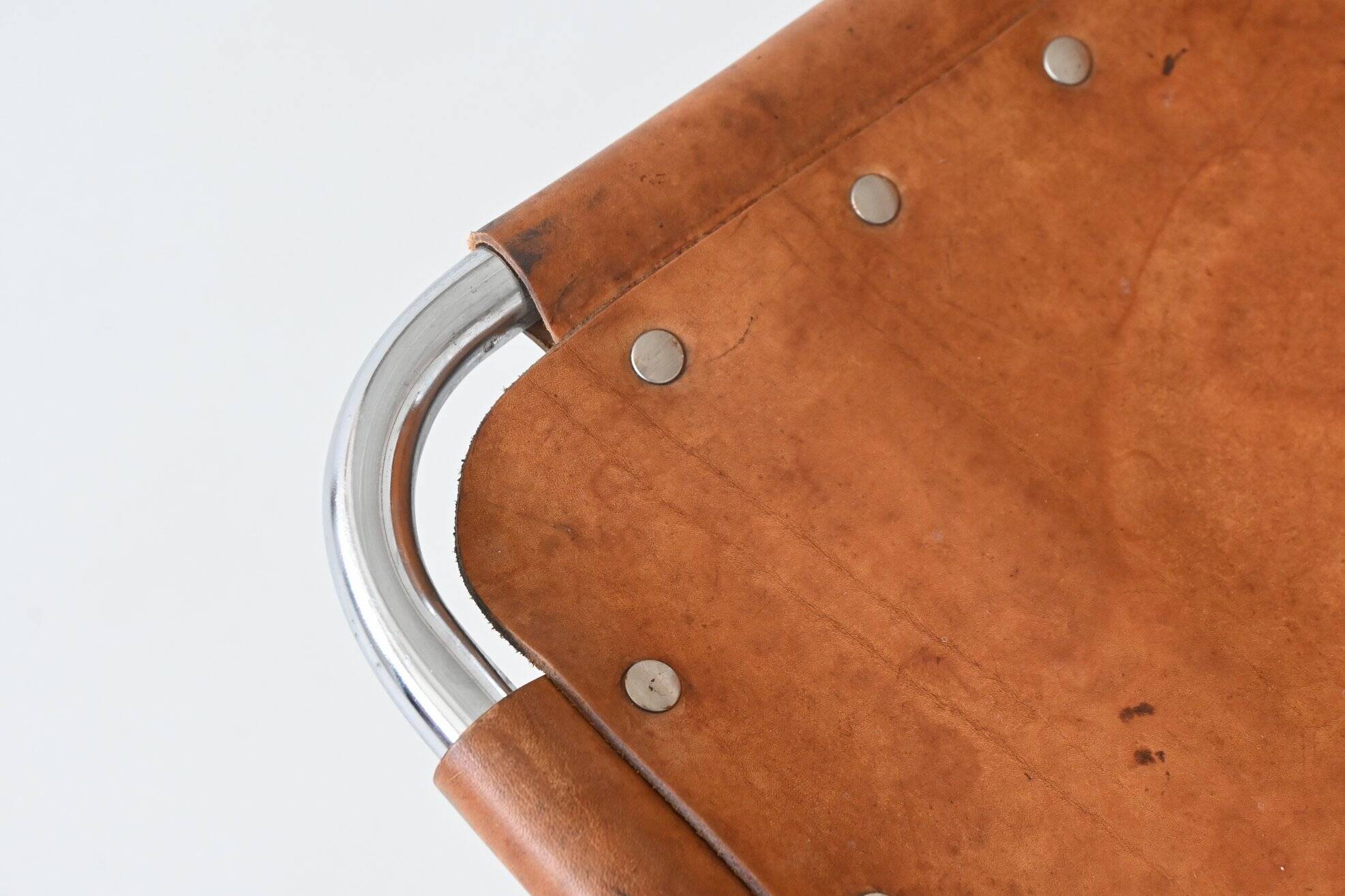 Tabourets de bar en cuir Charlotte Perriand Station de ski des Arcs France 1960