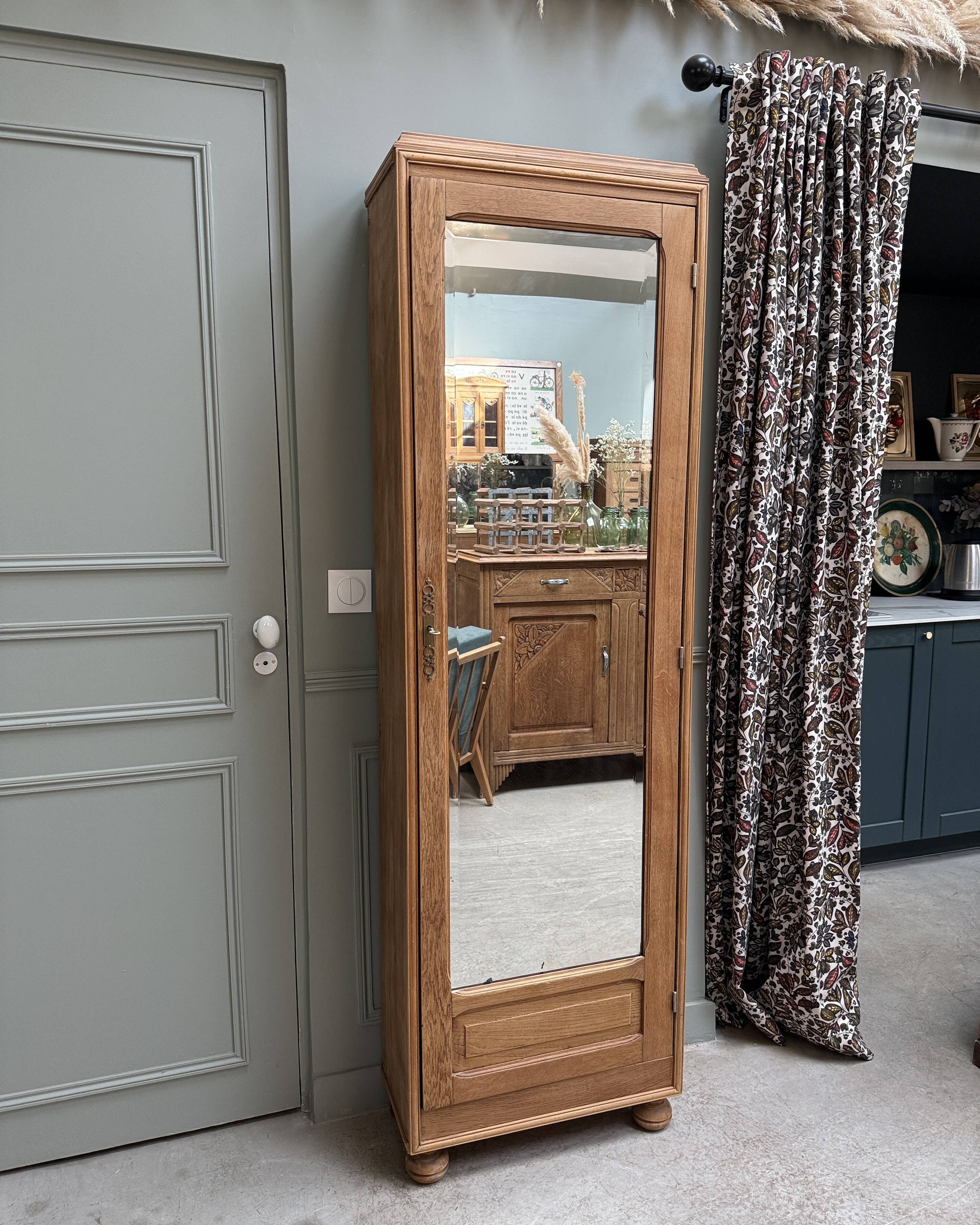 Dresser with bevelled mirror (renovated)