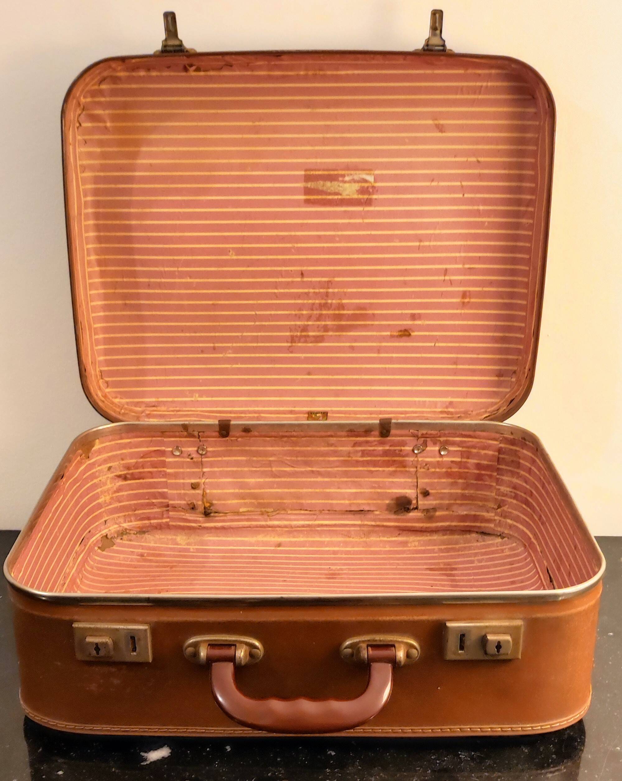 Old suitcase in vulcanized fibers & bakelite "Verlin" 1960