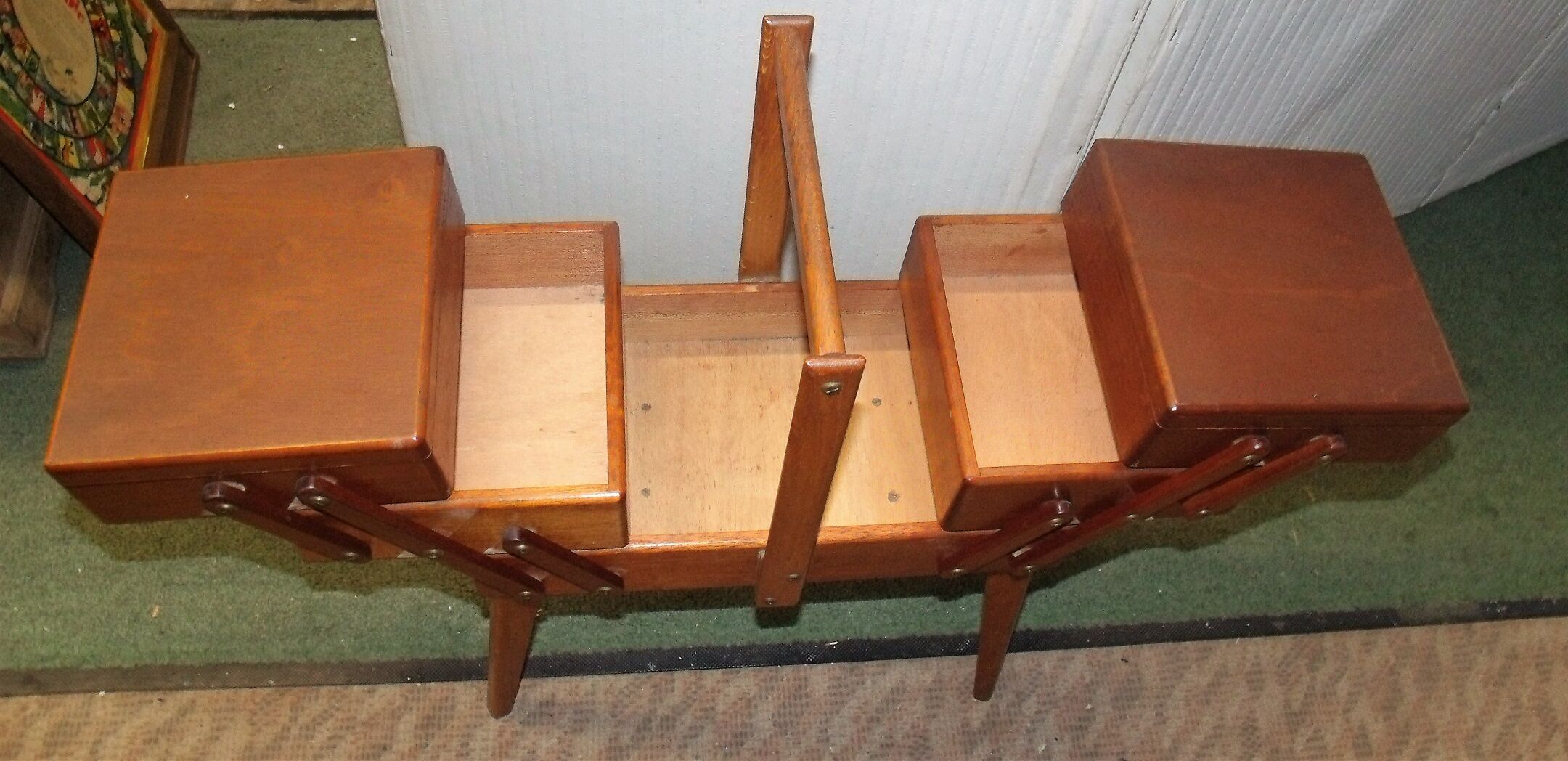 Box worker sewing box wood 1950 book