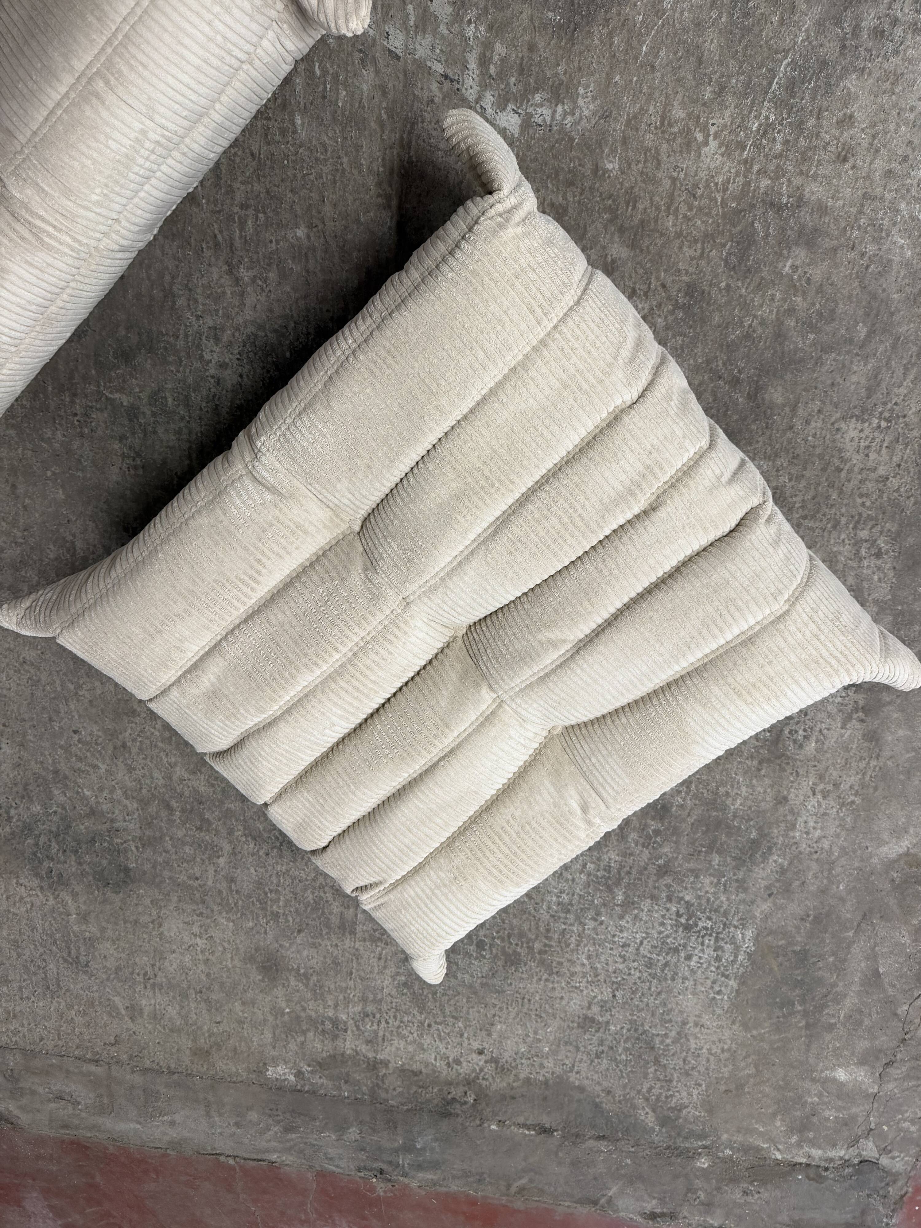 Ligne Roset Togo 1-seater in pouf in Beige Corduroy 10/10