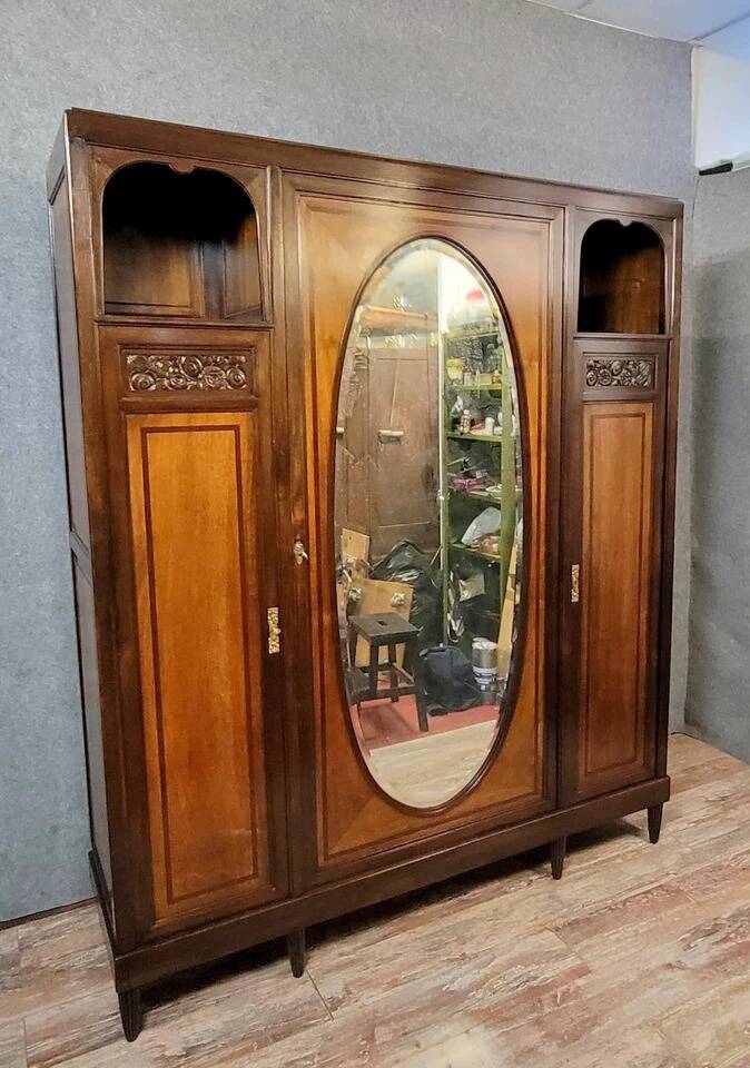 Louis Majorelle: Art Nouveau period mirrored wardrobe in Macassar and Walnut