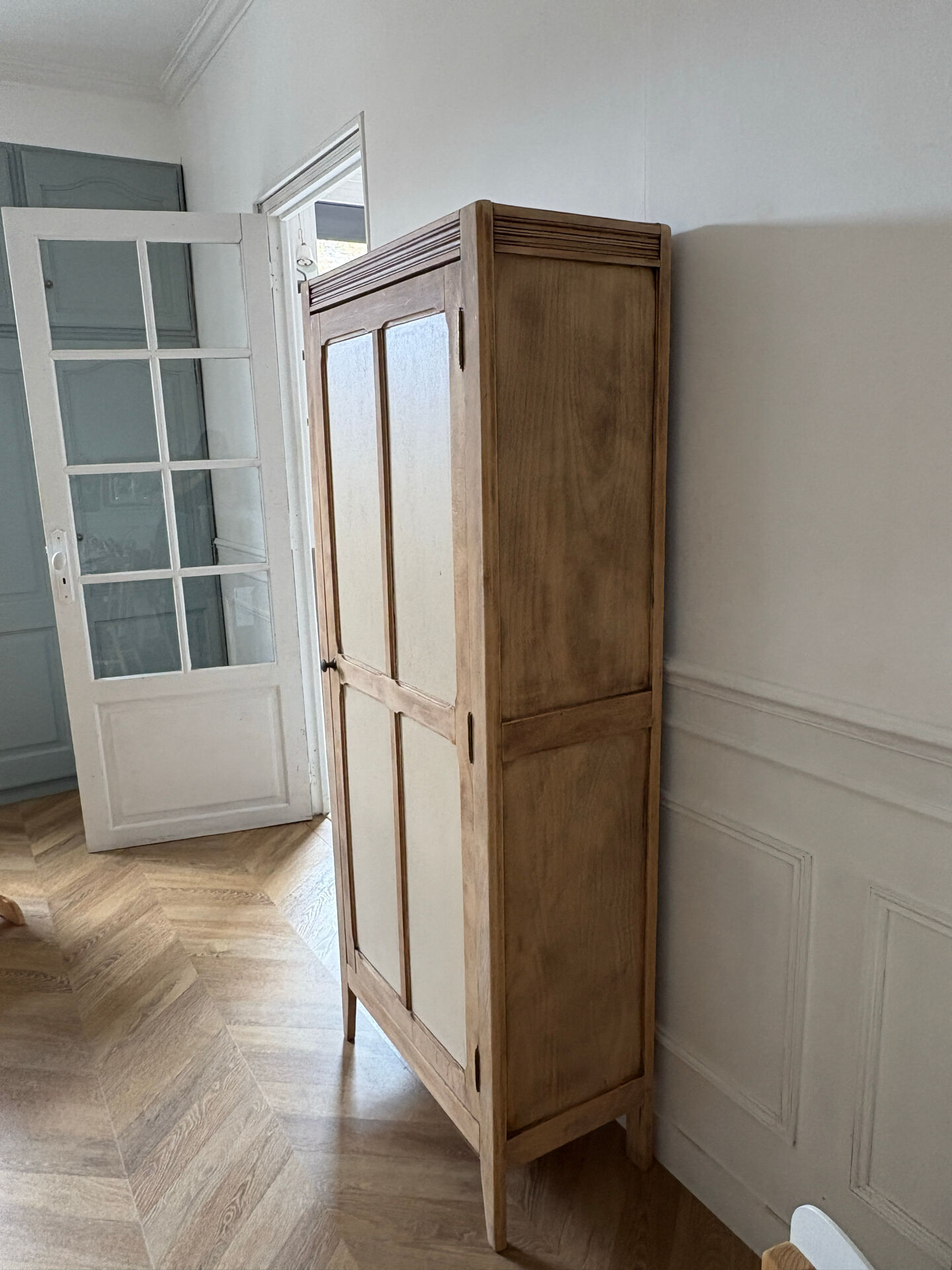 Armoire parisienne