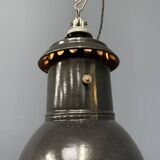 Lampe à suspension industrielle française en émail noir de taille moyenne