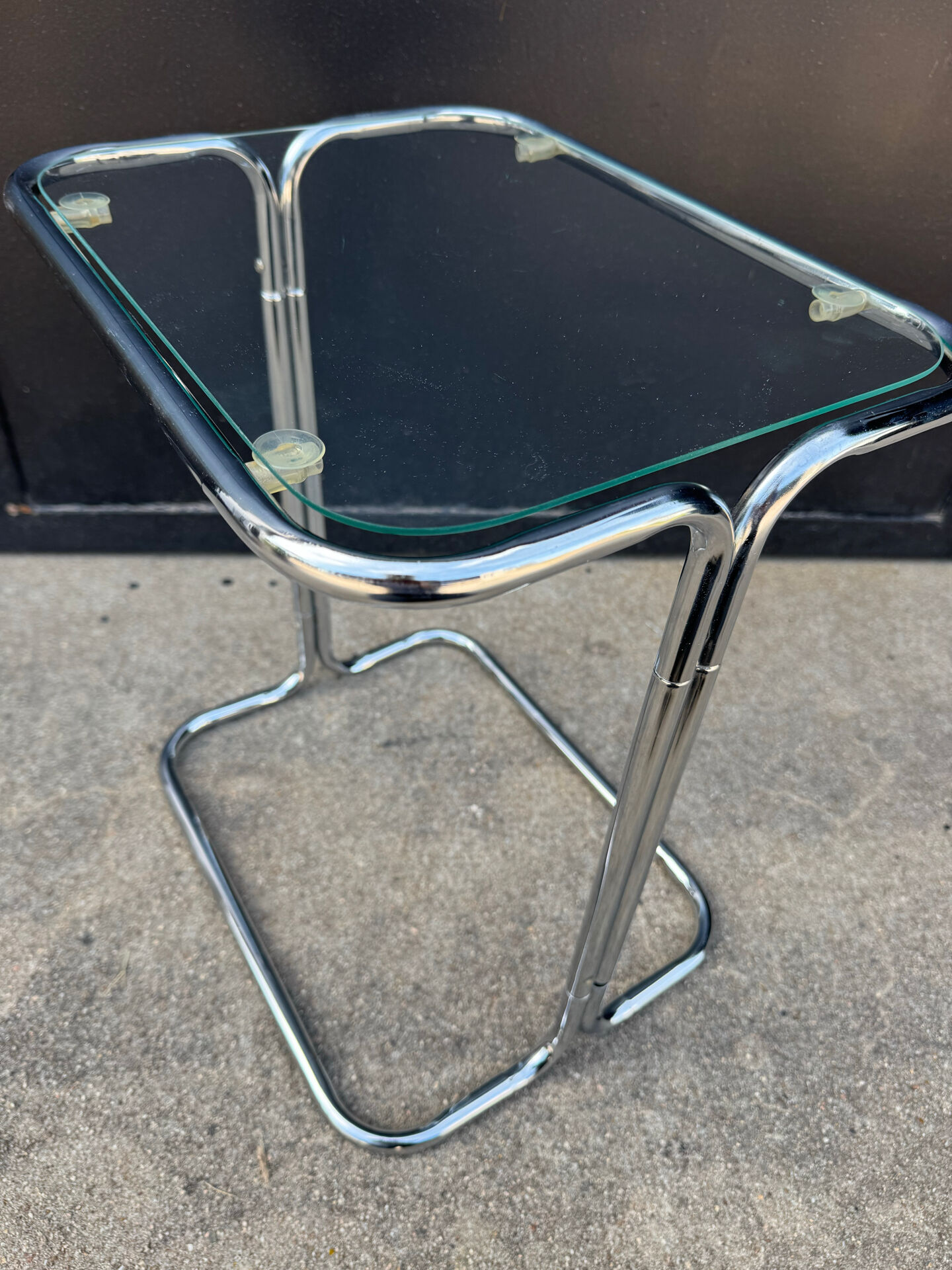 Chrome tubular metal side table from the 1980s.