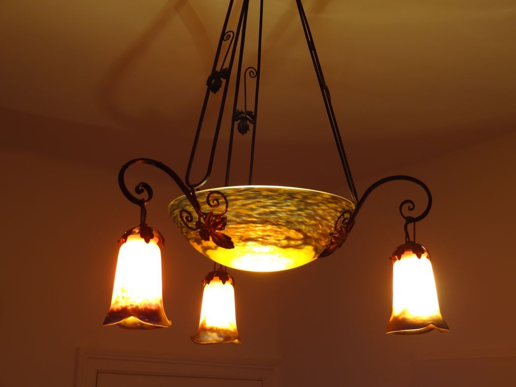 Art Deco Lustre Noverdy France in beaten iron