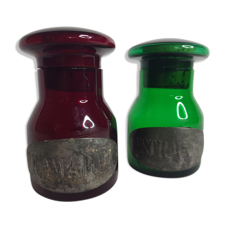 Lot de deux petits pots à herboristerie vert et rouge