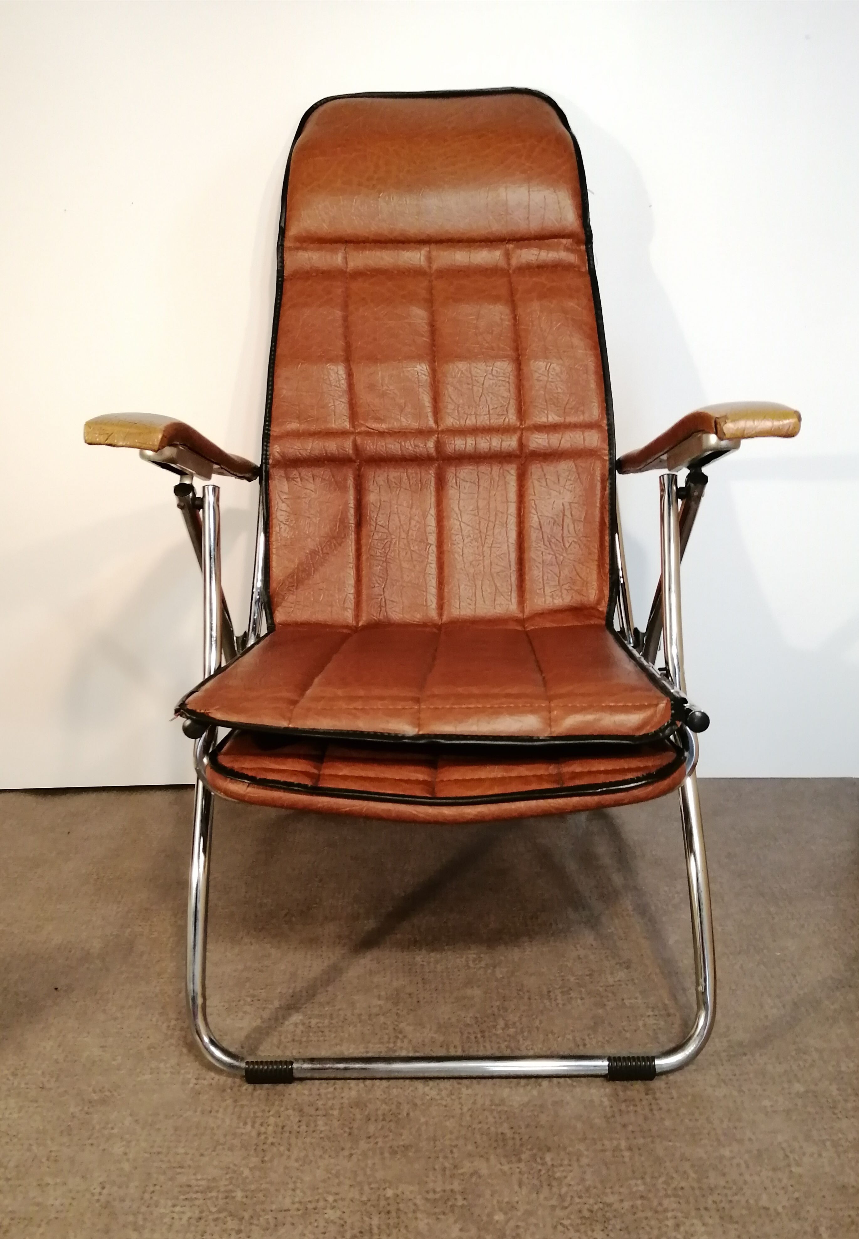 Maule Marga brown leatherette reclining and folding armchair made in Italy vintage 1970