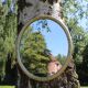 Miroir ovale fleurs sculptées doré