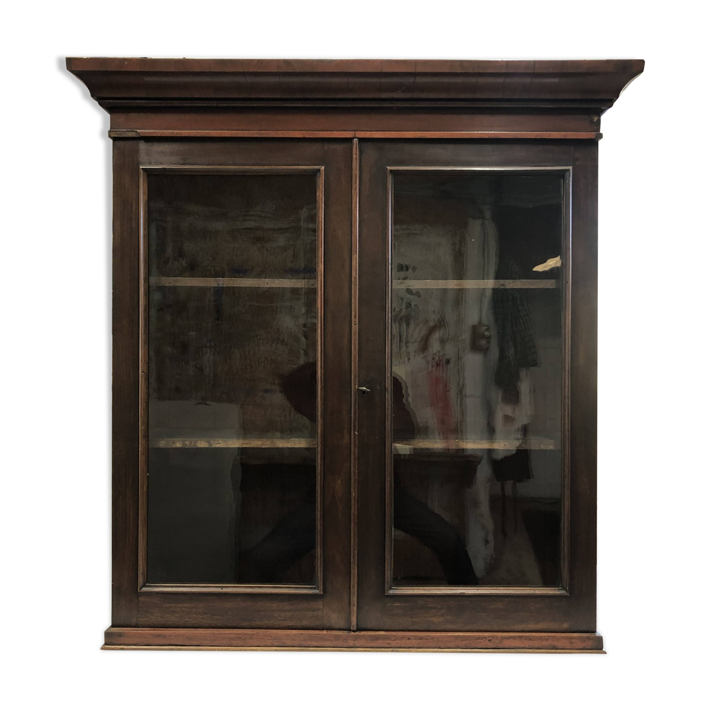 English display cabinet style