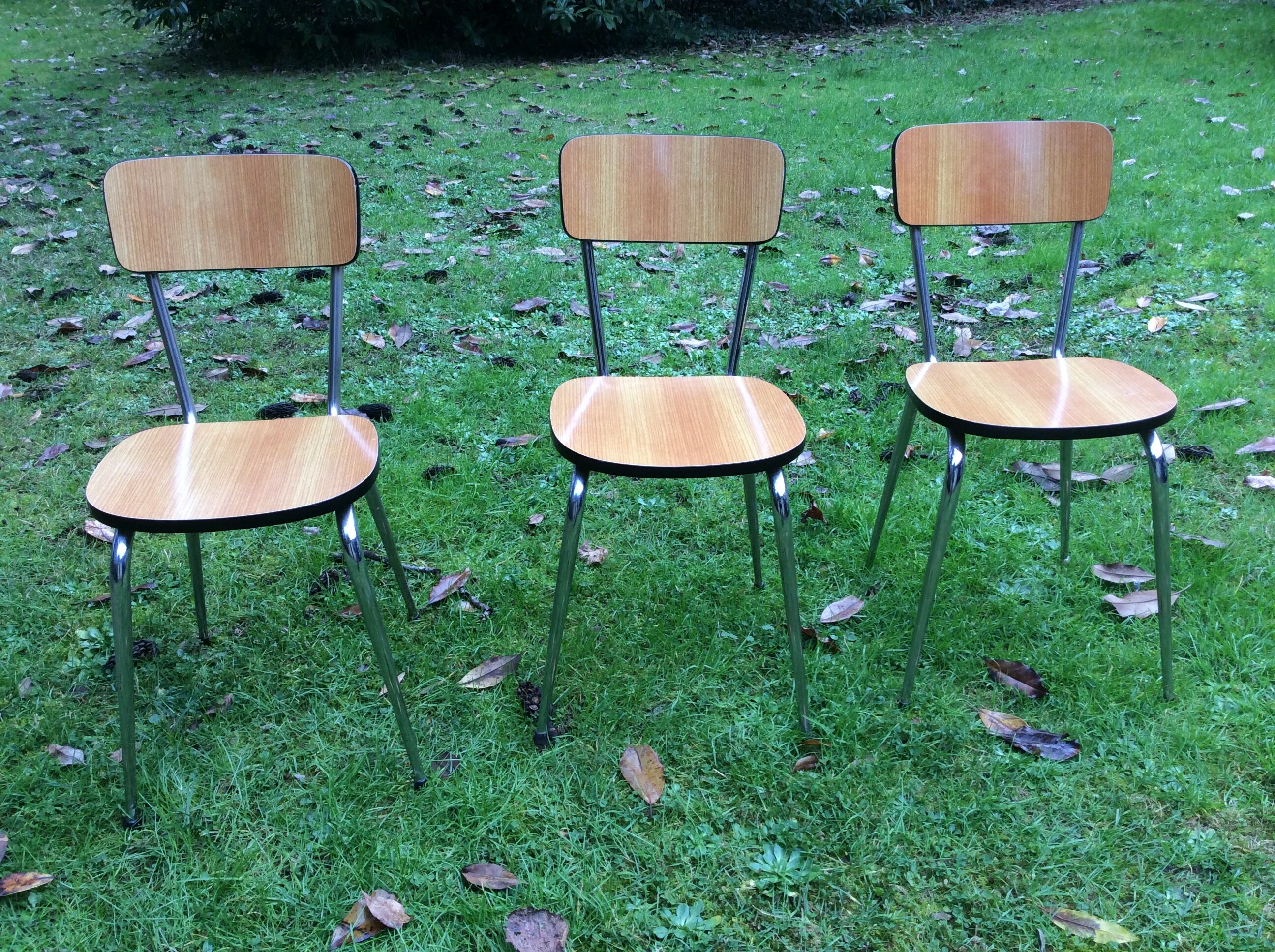 3 chairs in formica