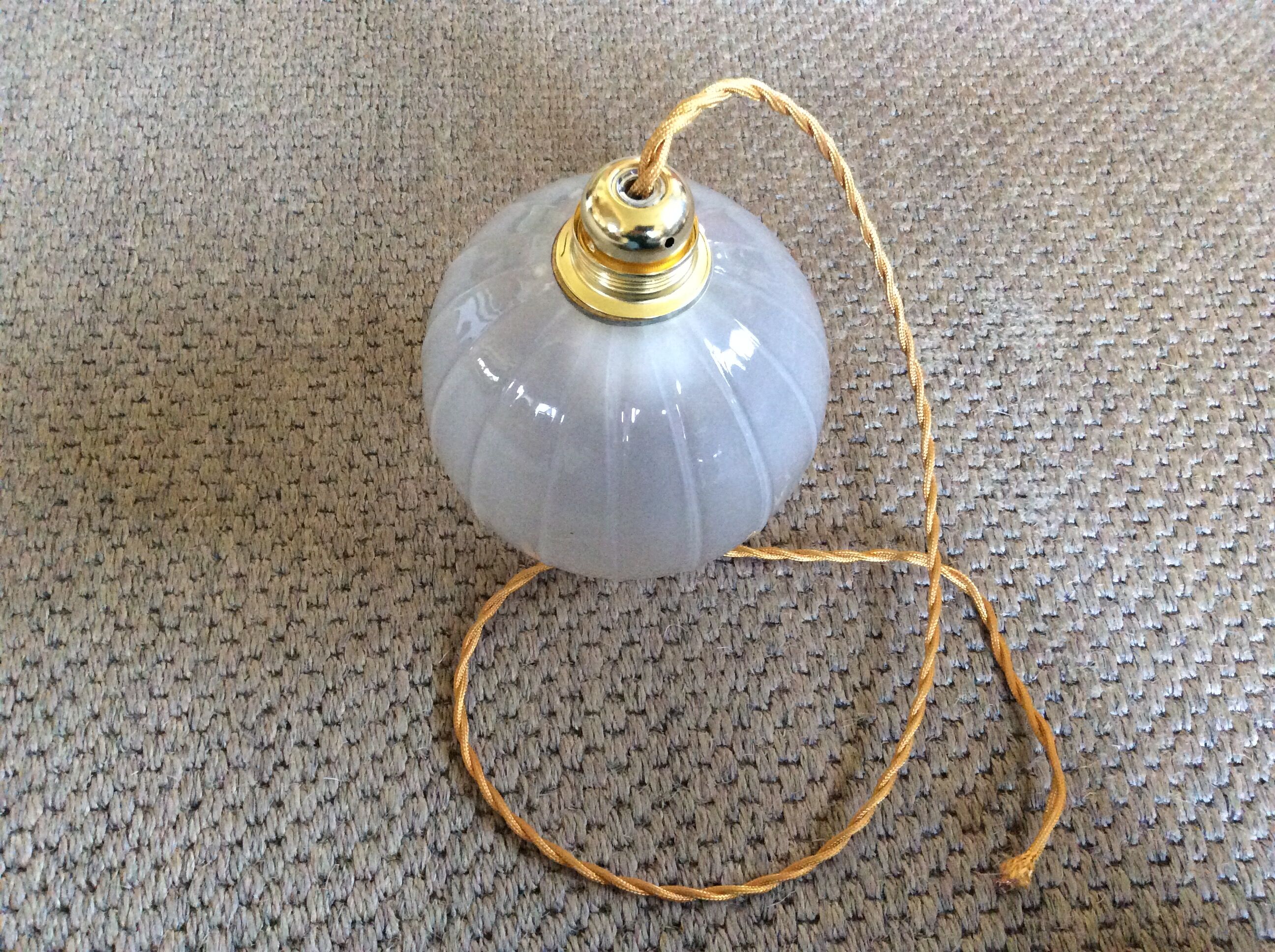 Glass ball suspension