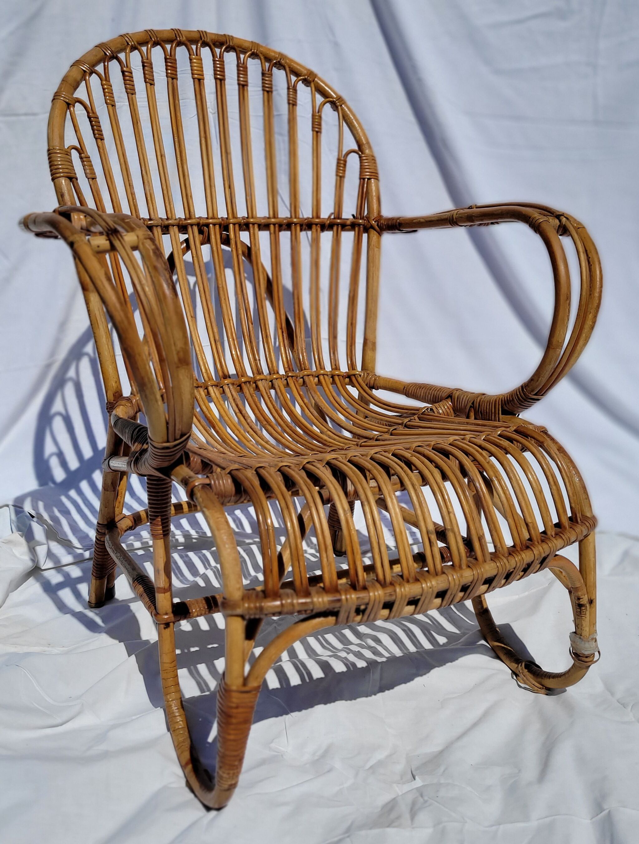 Adult rattan armchair TBE