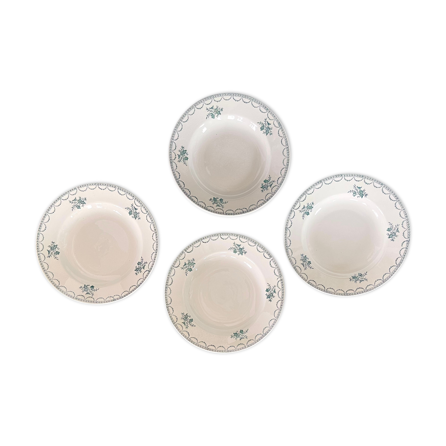 4 assiettes creuses St Amand terre de fer
