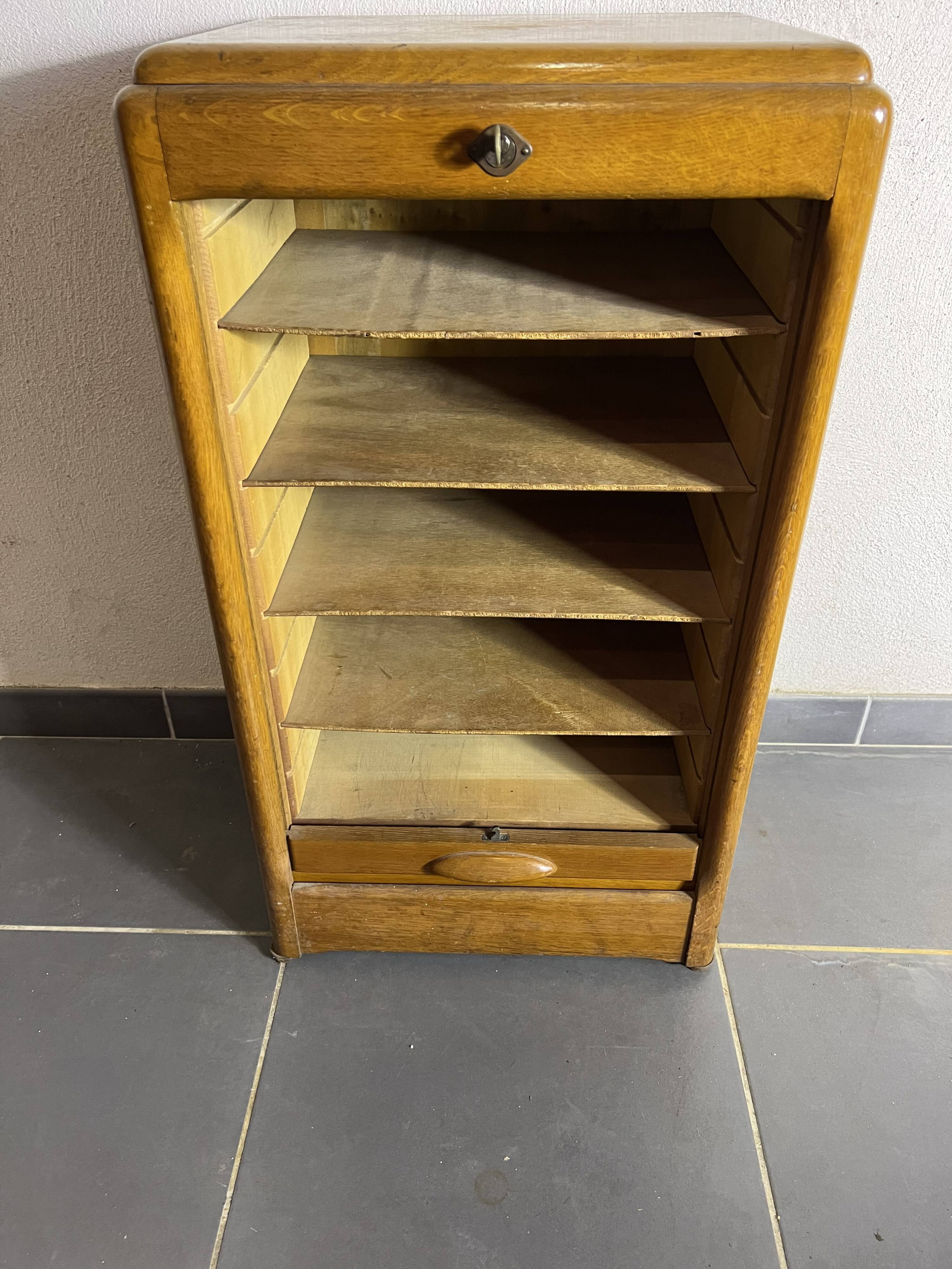 Meuble à rideau