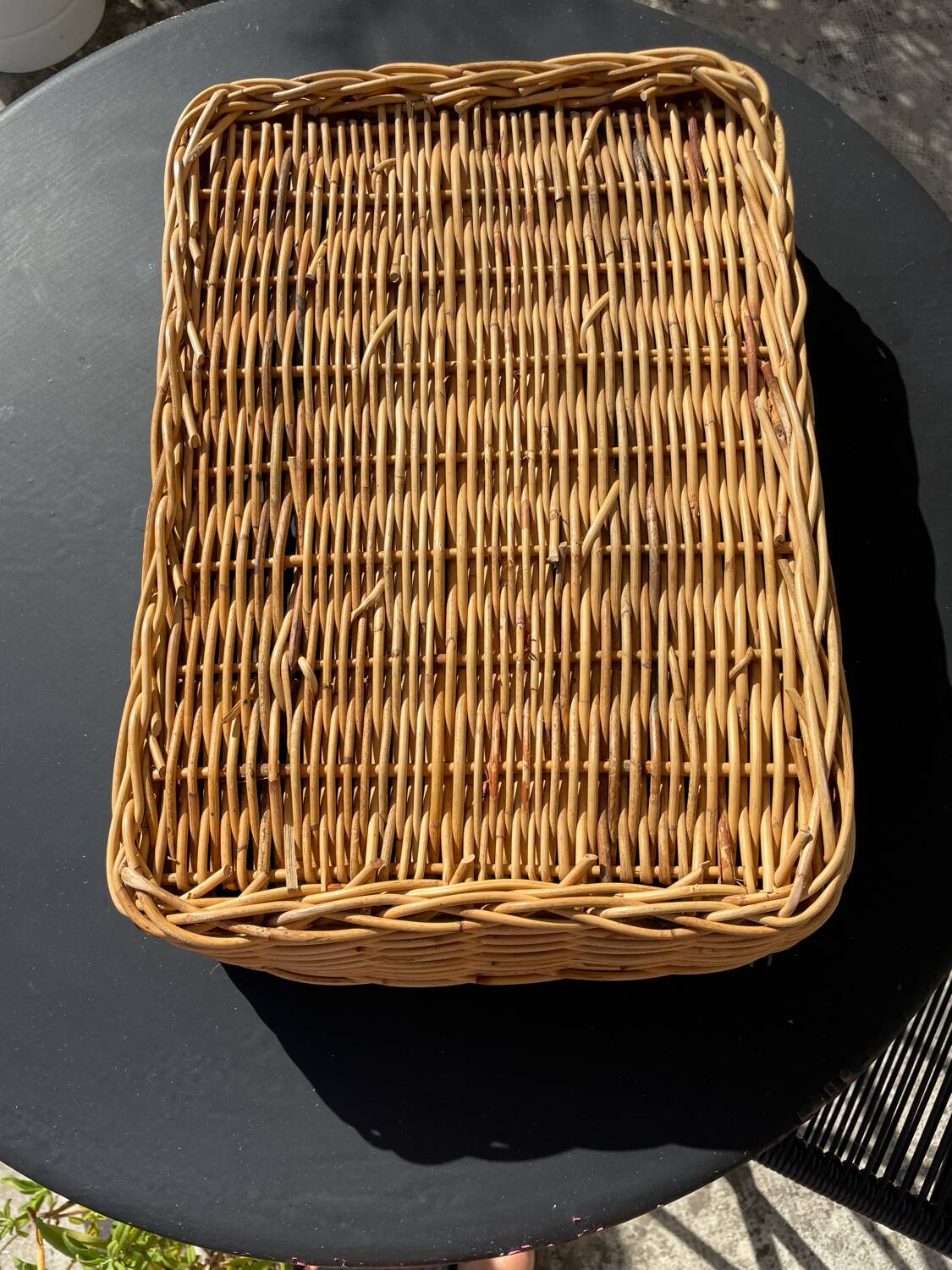 Cutlery storage basket