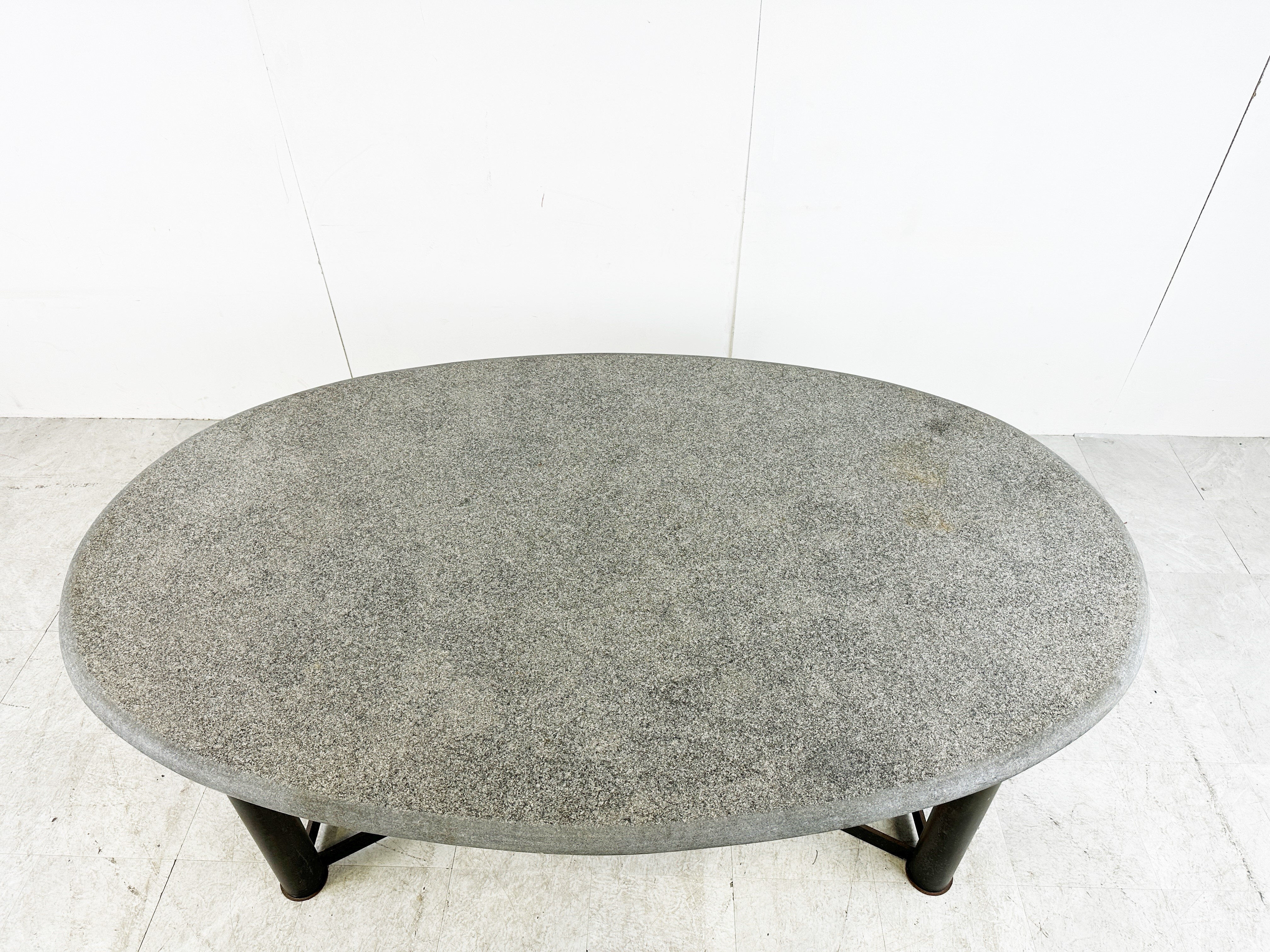 Table à manger ovale dans le style de Jan Vlug, années 1970.