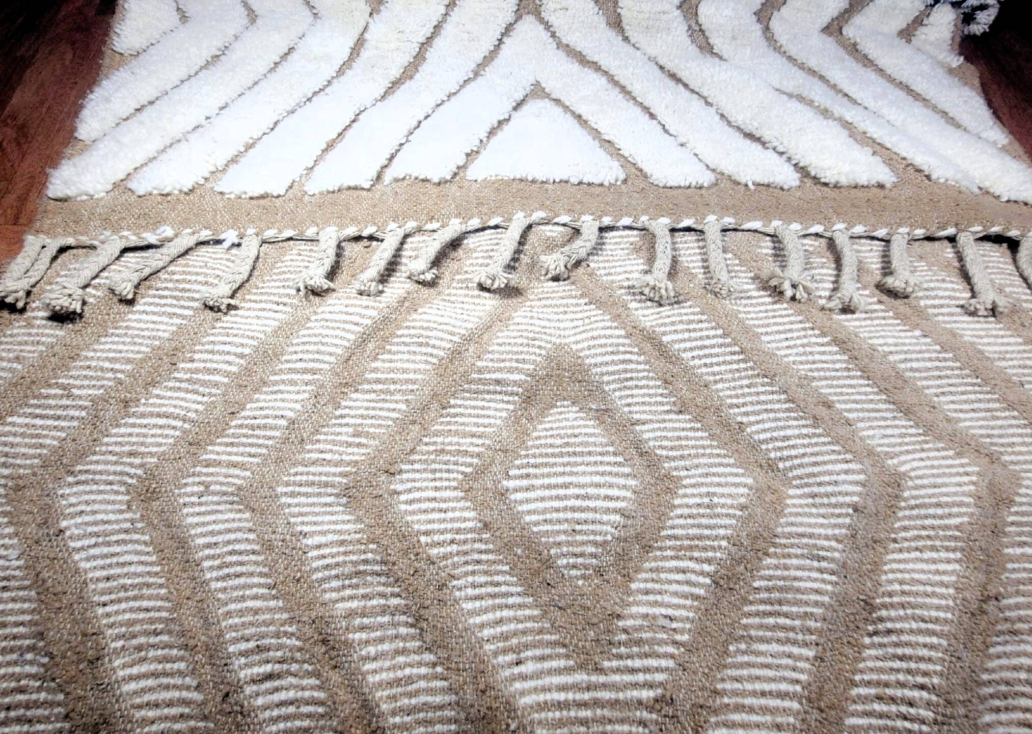 Superb handcrafted Berber rug made of natural wool, a unique piece