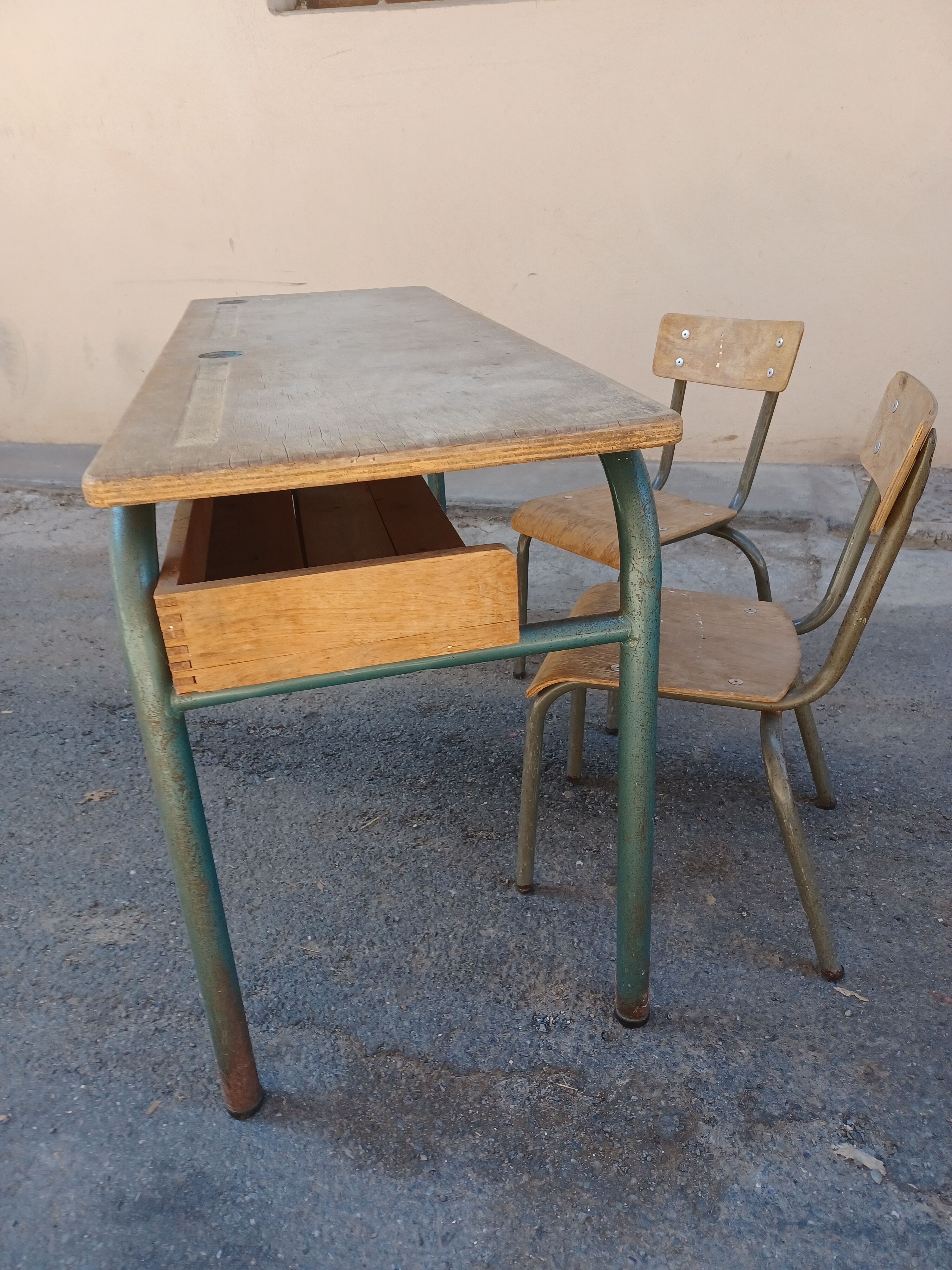 Children's desk and chairs